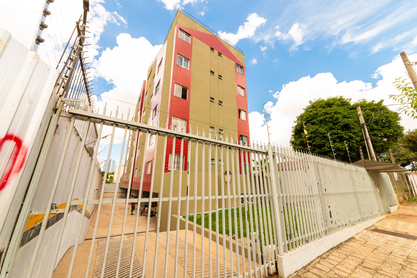 Apartamento para locacao no Jardim Botanico em Curitiba com 35,51m² por R$ 1.750,00