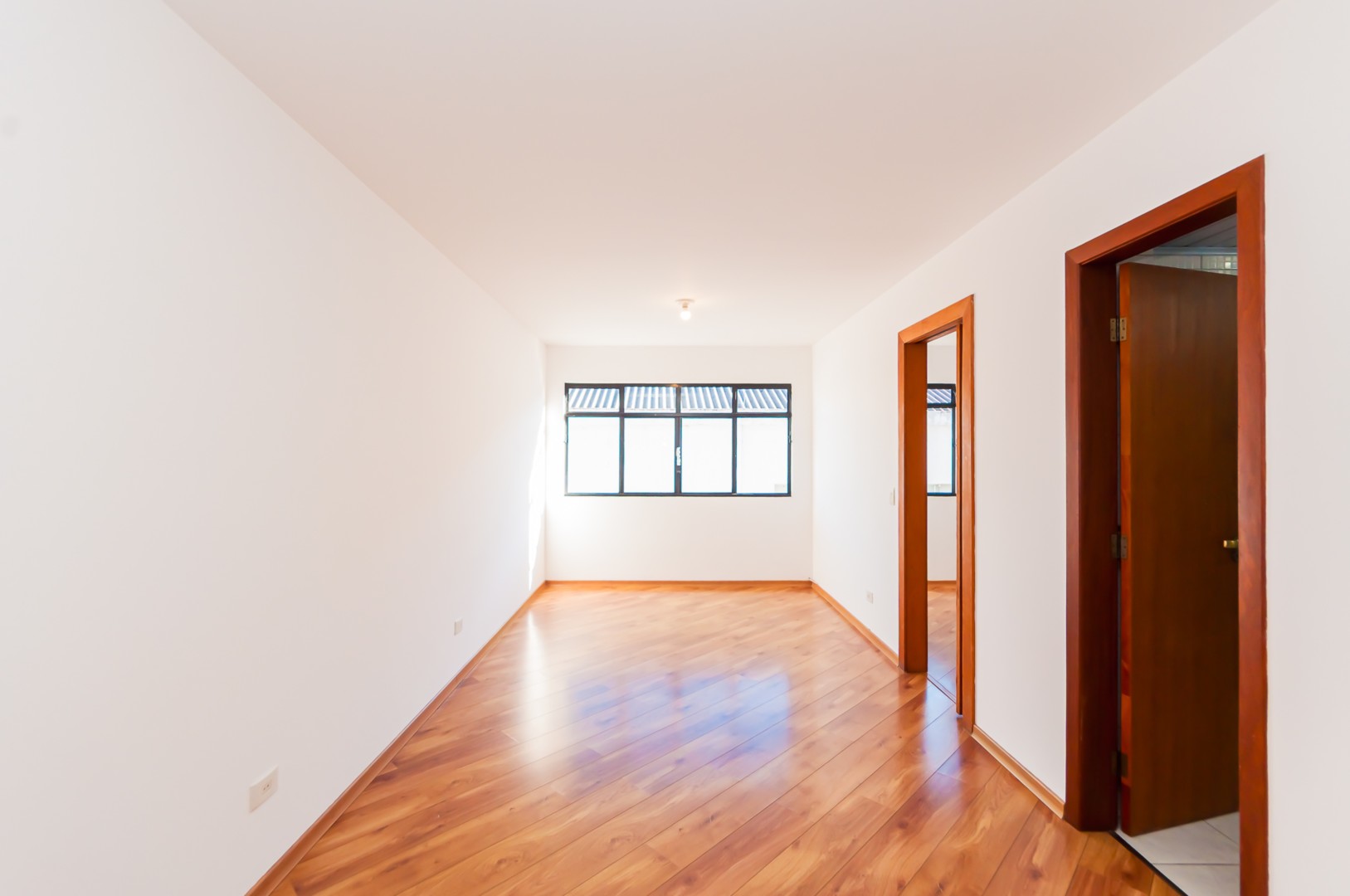 Apartamento para locacao no Reboucas em Curitiba com 39,5m² por R$ 2.250,00