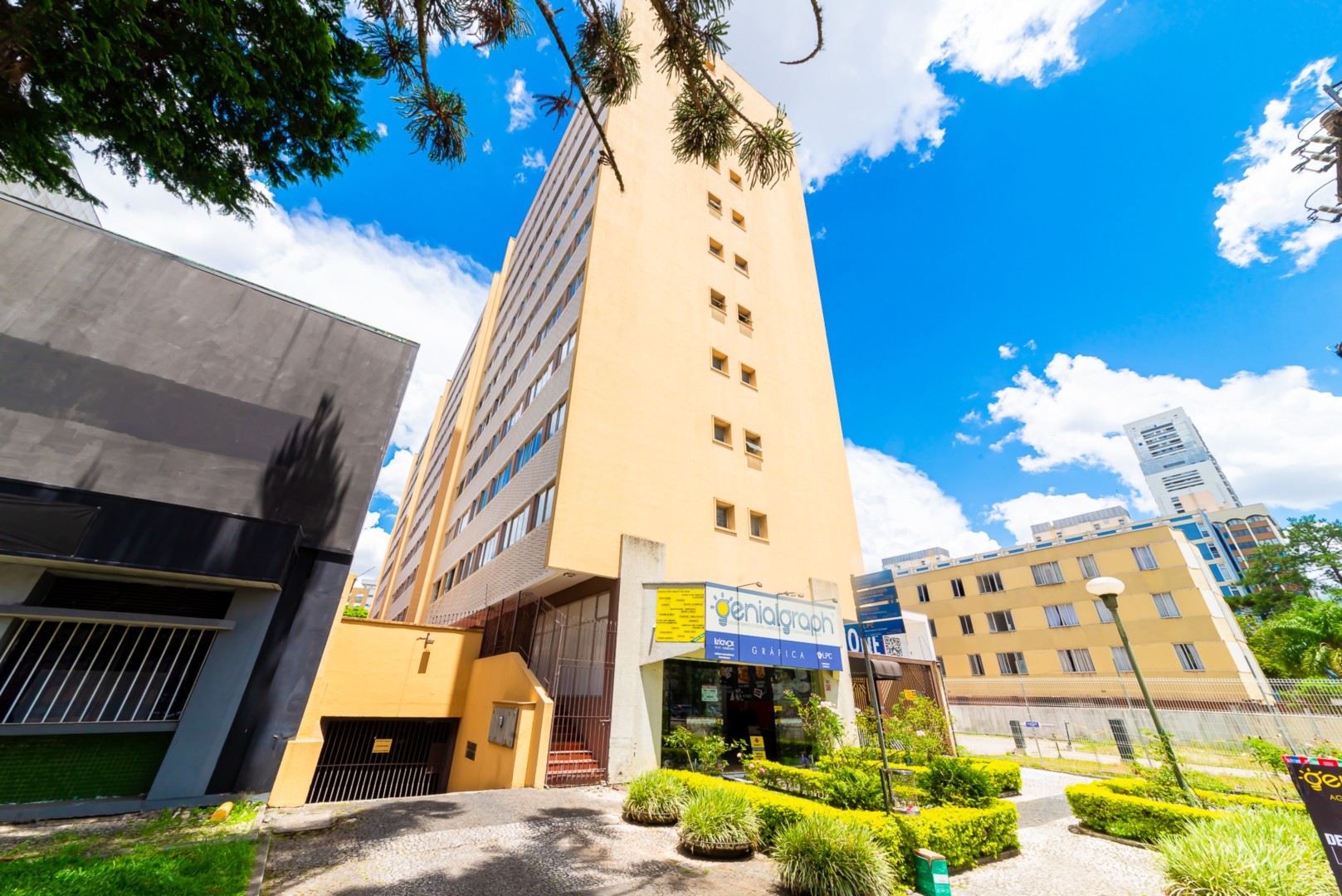 Apartamento para locacao no Centro Civico em Curitiba com 93m² por R$ 3.750,00