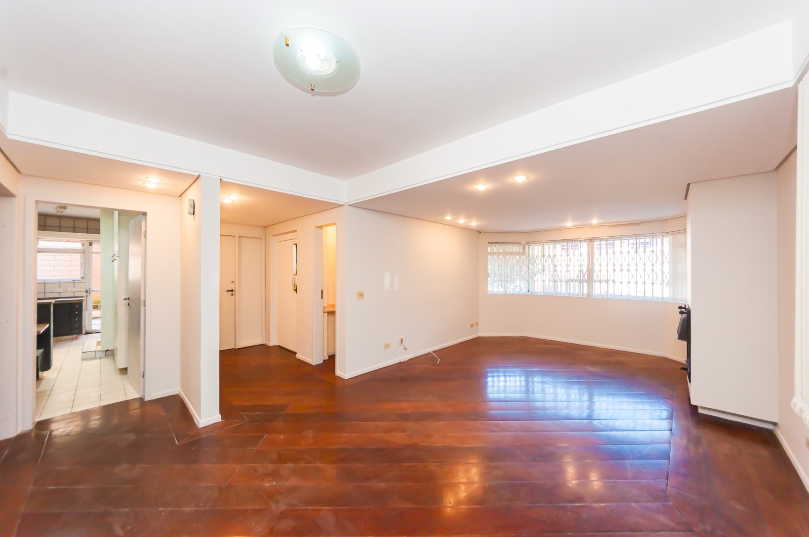 Apartamento para locacao no Juveve em Curitiba com 179,99m² por R$ 3.375,00