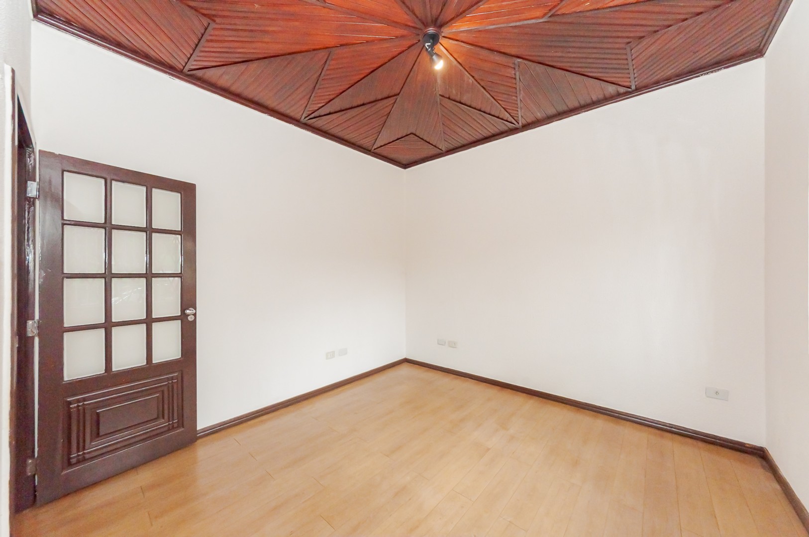 Comercial para alugar em Sao Francisco, Curitiba — Kondor Imóveis: Imobiliária em Curitiba | Uma imobiliária pra você