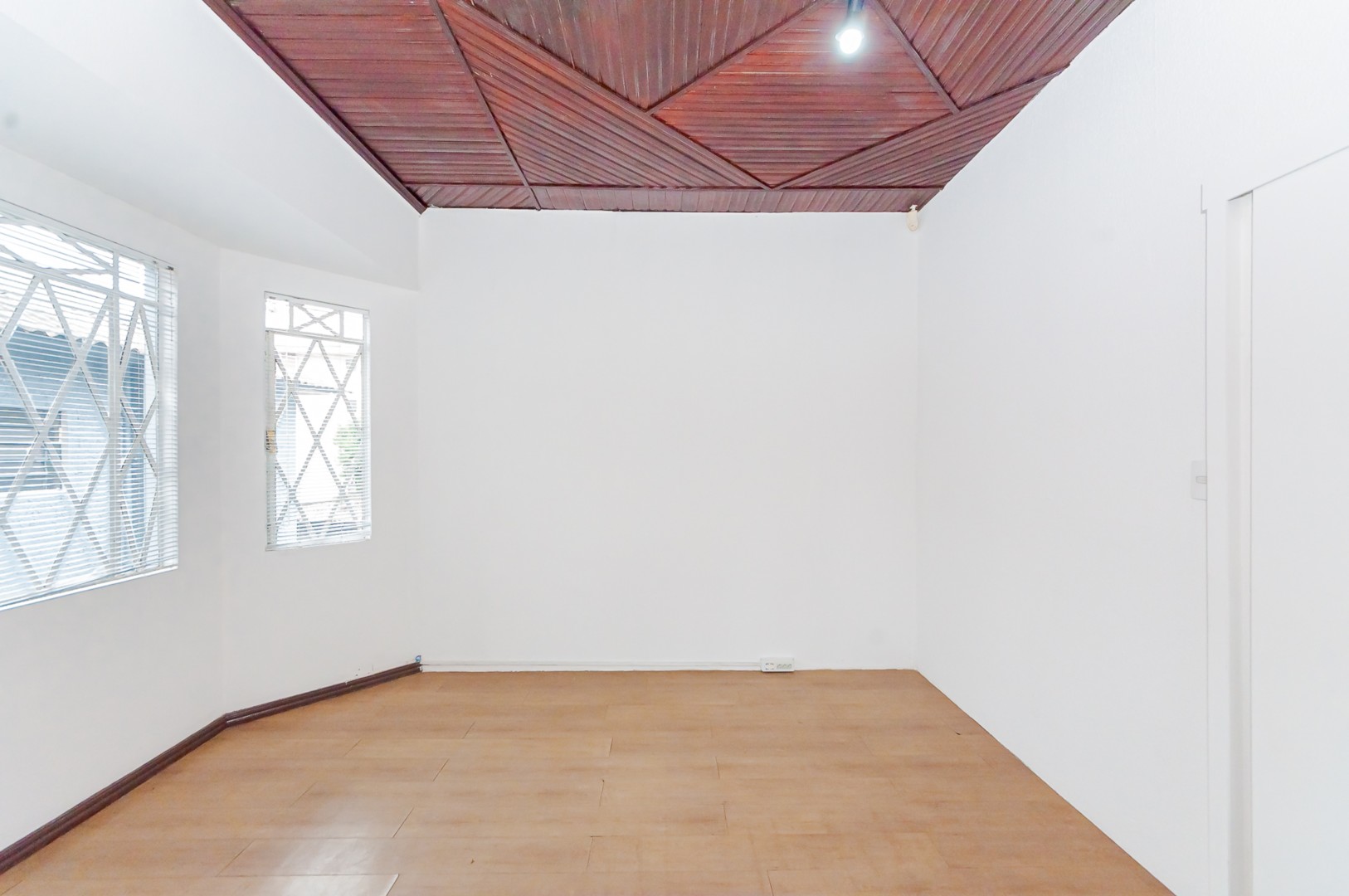 Comercial para alugar em Sao Francisco, Curitiba — Kondor Imóveis: Imobiliária em Curitiba | Uma imobiliária pra você