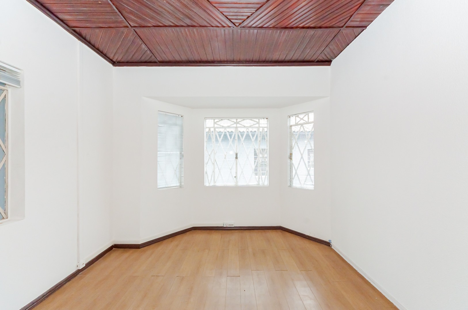 Comercial para alugar em Sao Francisco, Curitiba — Kondor Imóveis: Imobiliária em Curitiba | Uma imobiliária pra você