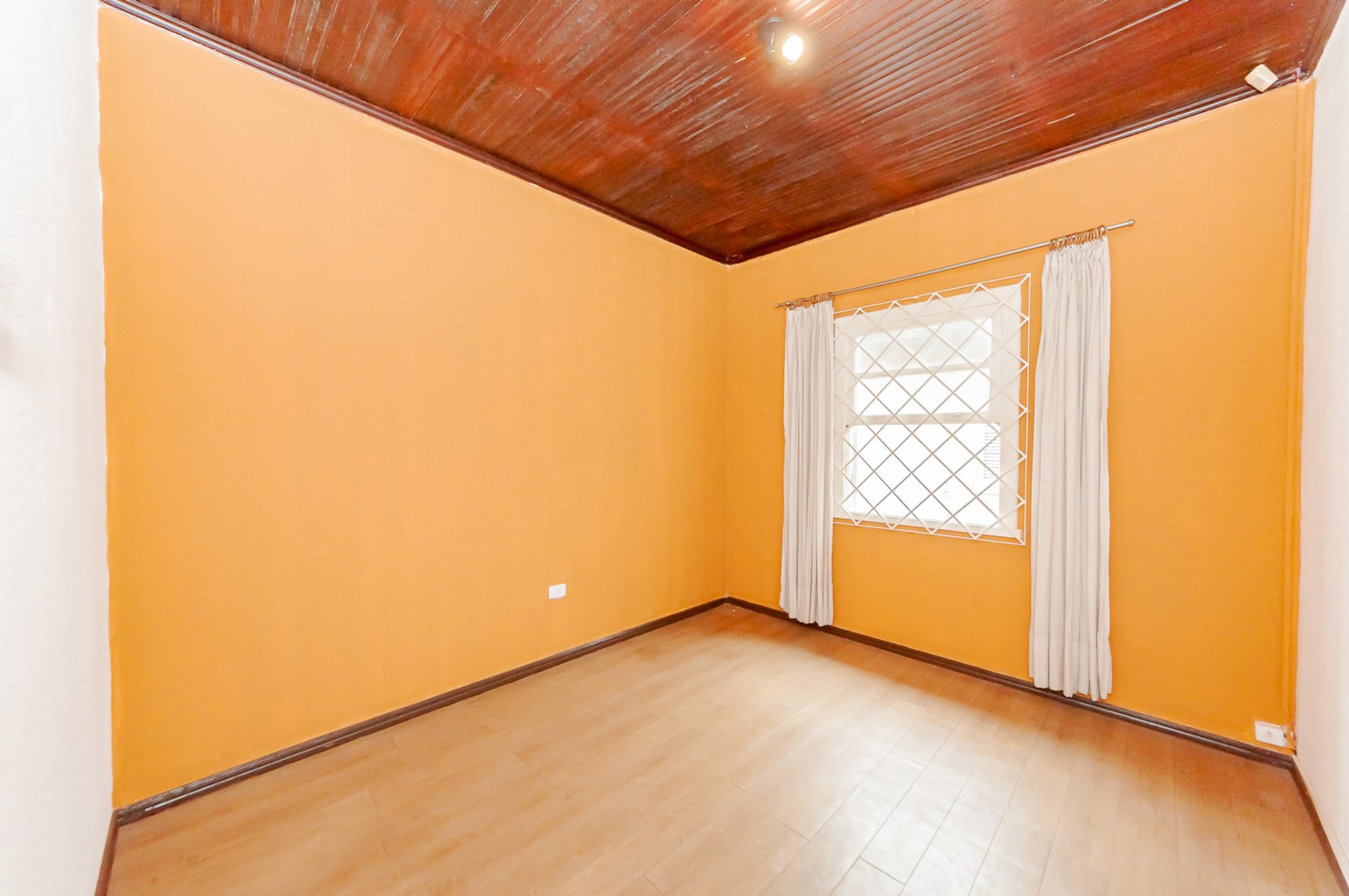 Comercial para alugar em Sao Francisco, Curitiba — Kondor Imóveis: Imobiliária em Curitiba | Uma imobiliária pra você
