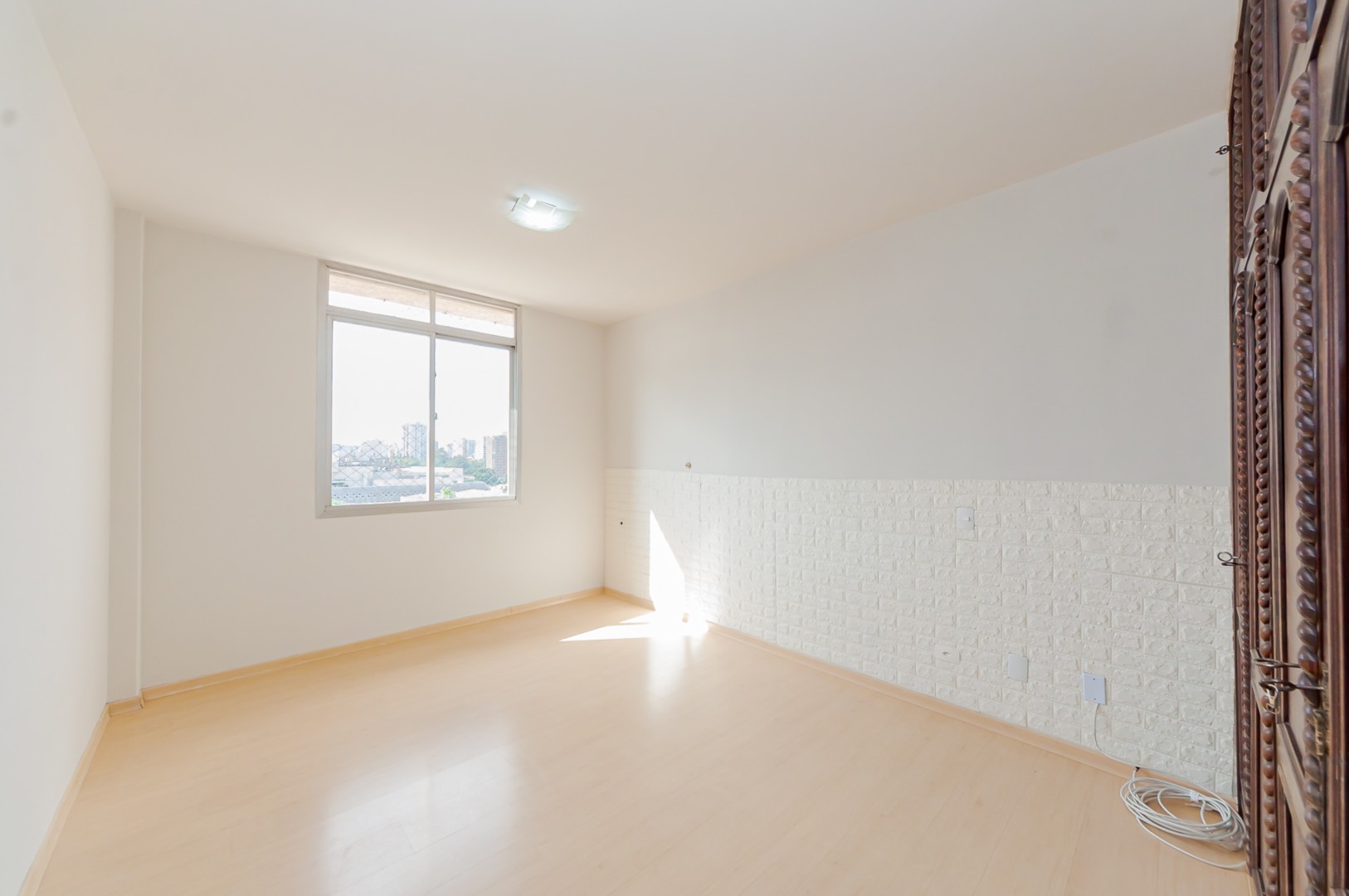 Apartamento para locacao no Sao Francisco em Curitiba com 239m² por R$ 4.750,00