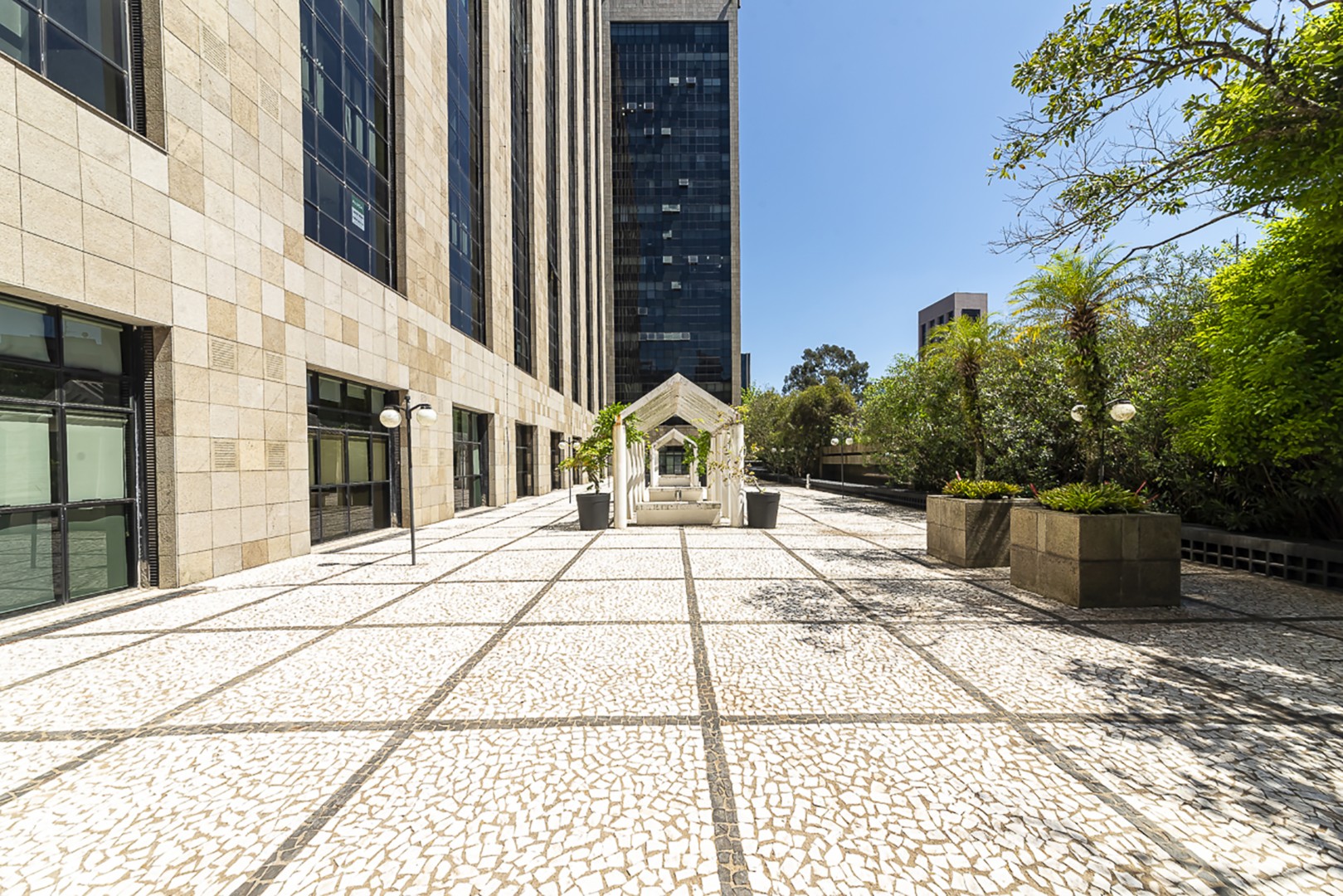 Conjunto Comercial para locacao no Centro Civico em Curitiba com 104m² por R$ 3.750,00