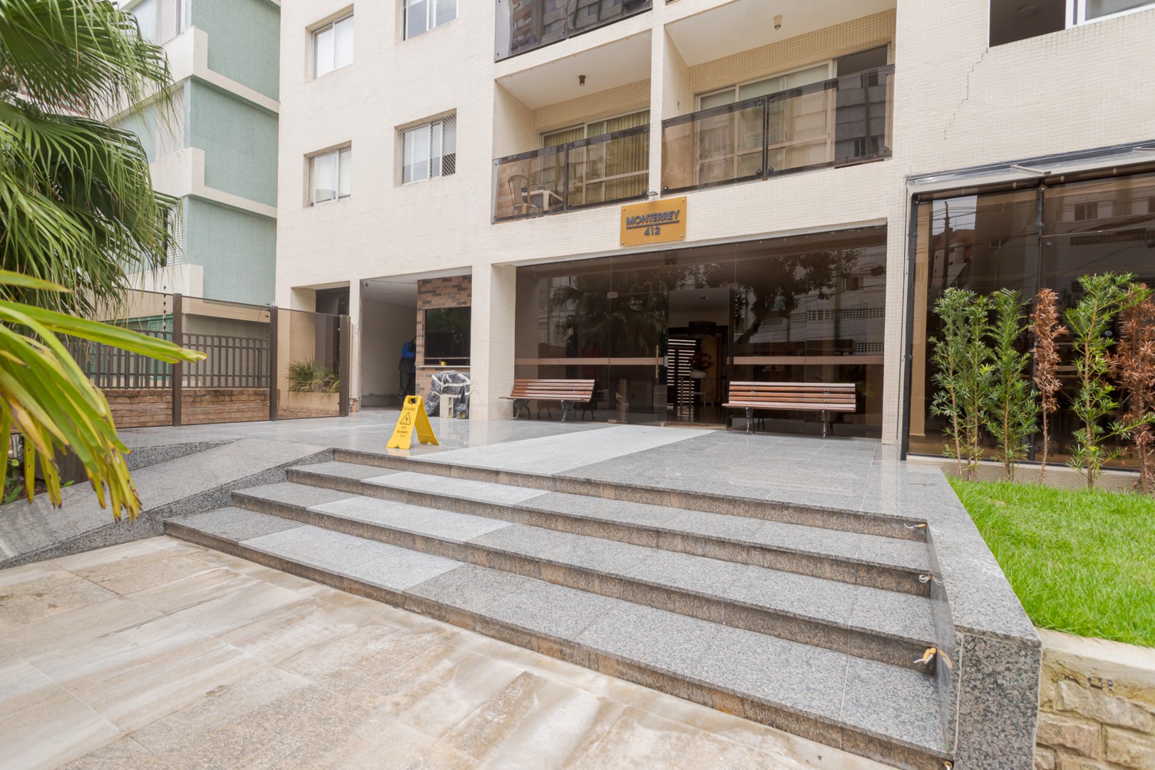 Apartamento para locacao no Centro em Curitiba com 144,5m² por R$ 2.500,00