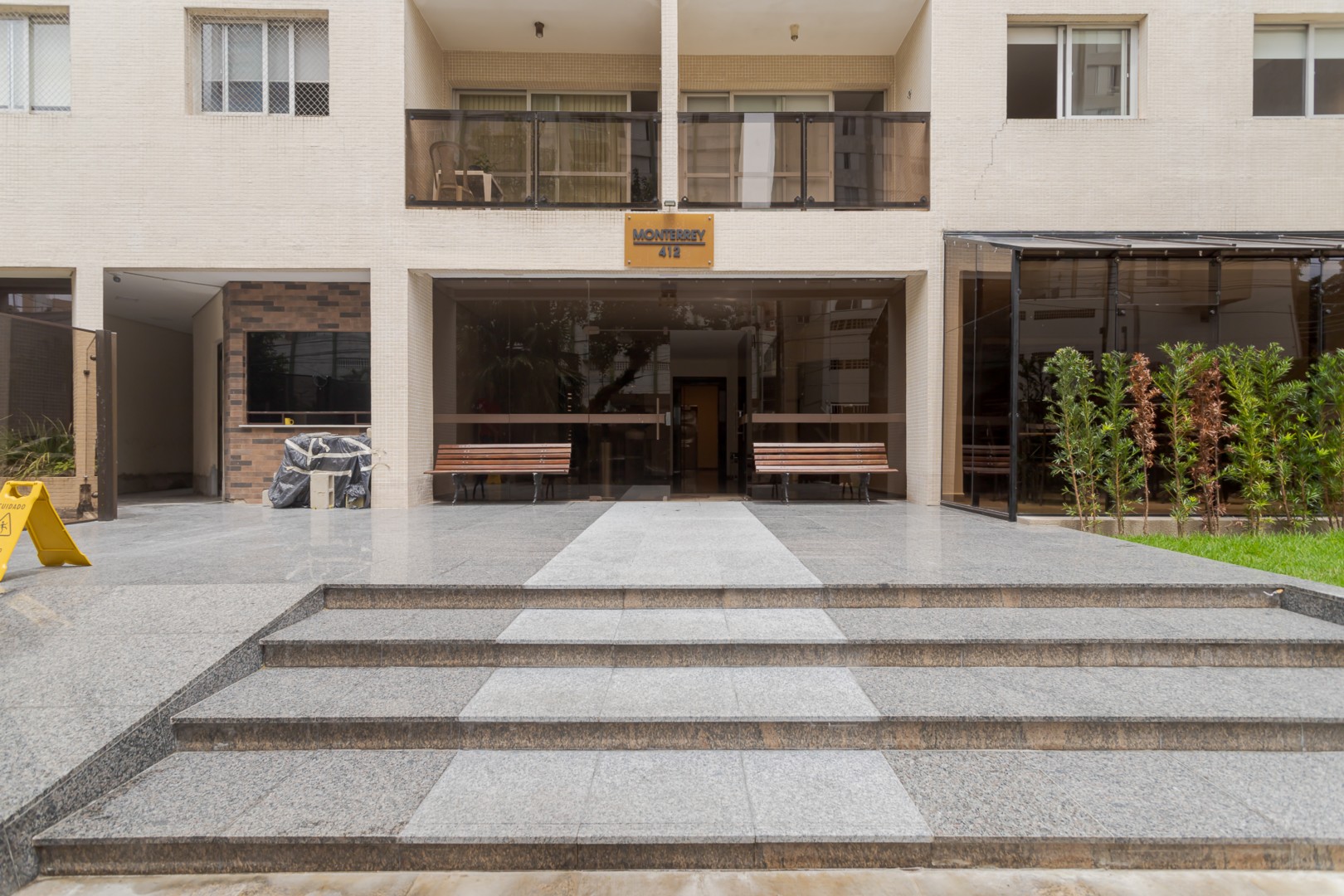 Apartamento para locacao no Centro em Curitiba com 144,5m² por R$ 2.500,00