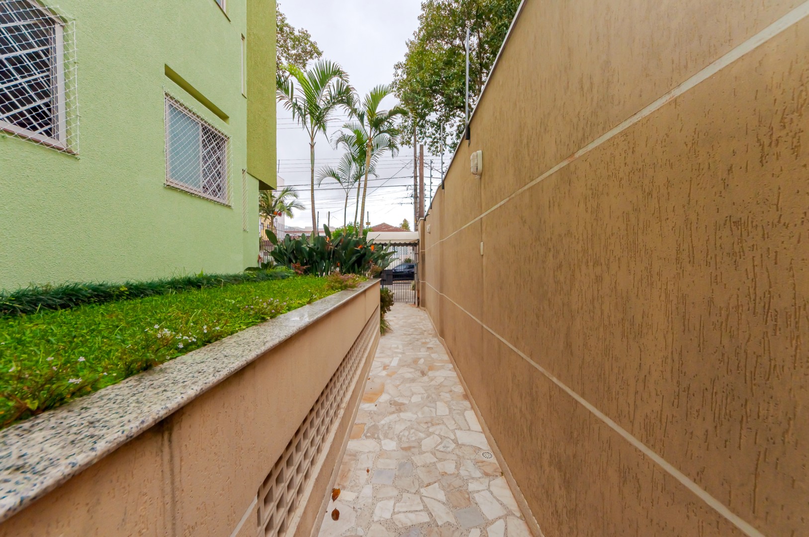 Apartamento para locacao no Agua Verde em Curitiba com 129,7m² por R$ 2.750,00