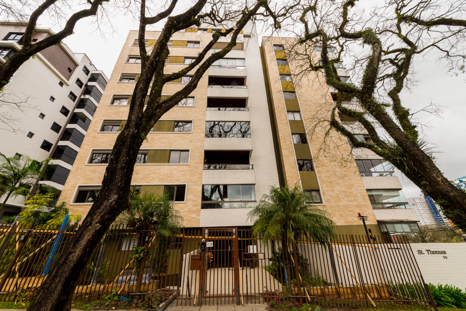 Apartamento para locacao no Cristo Rei em Curitiba com 117,84m² por R$ 3.500,00