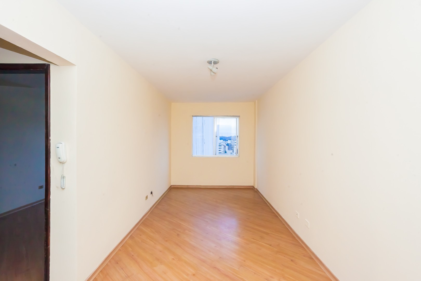 Apartamento para locacao no Juveve em Curitiba com 54,57m² por R$ 1.750,00