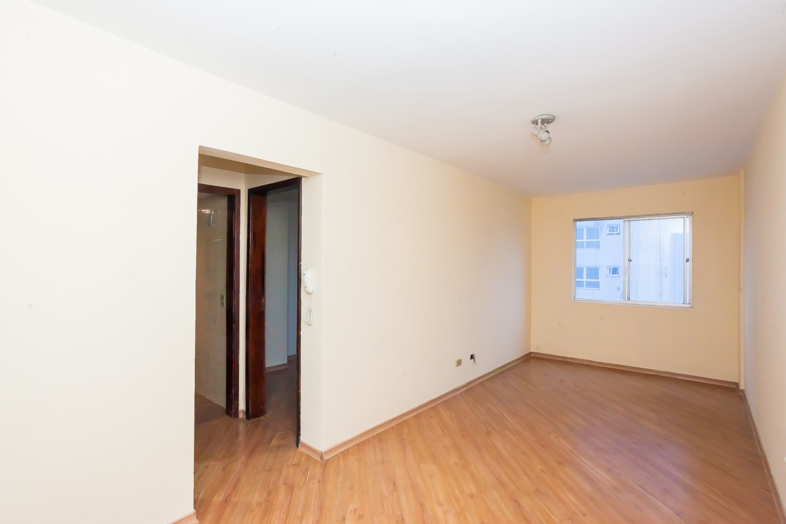 Apartamento para locacao no Juveve em Curitiba com 54,57m² por R$ 1.750,00