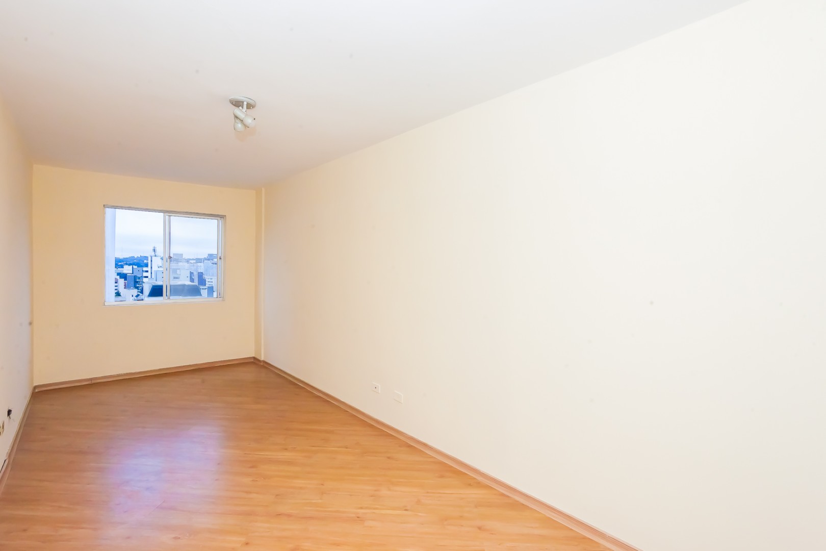 Apartamento para alugar em Juveve, Curitiba — Casa ao Lado - A sua imobiliária em Curitiba