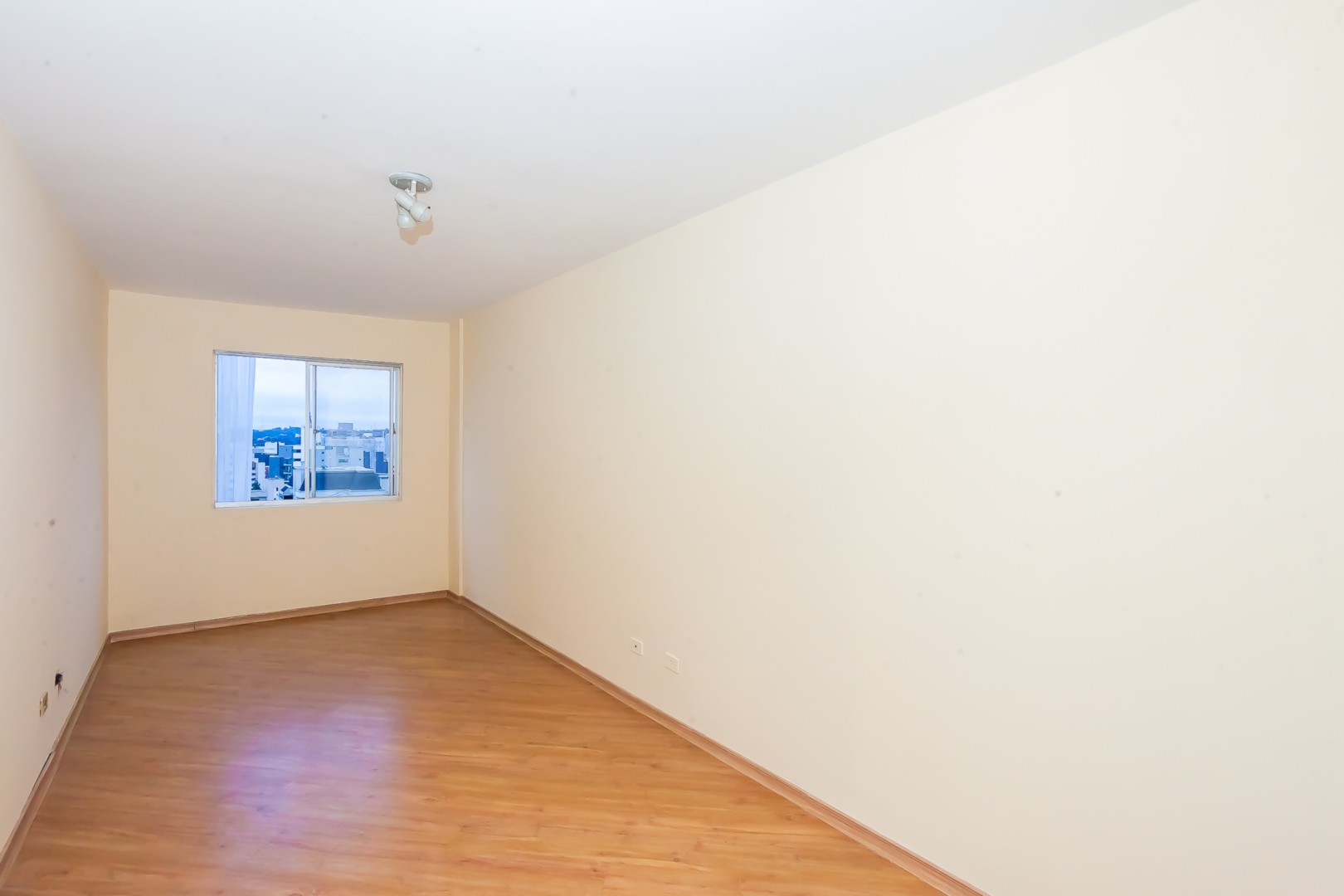 Apartamento para alugar em Juveve, Curitiba — Casa ao Lado - A sua imobiliária em Curitiba