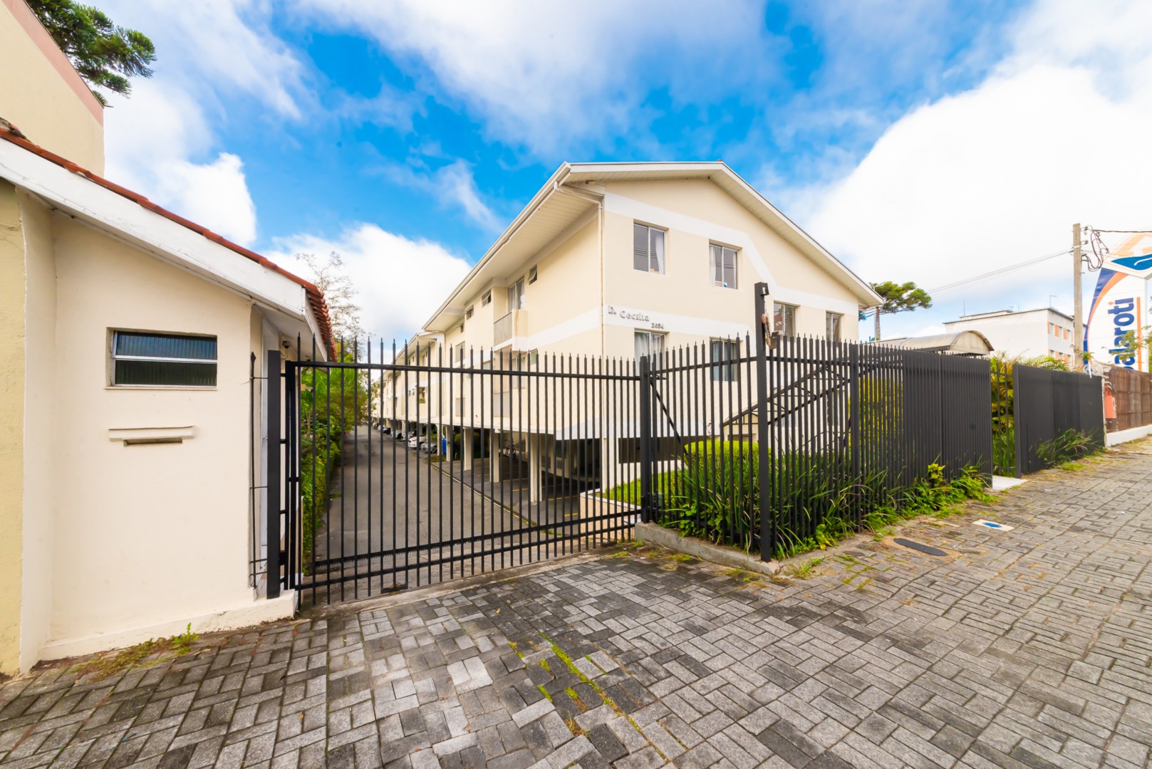 Apartamento para locacao no Bacacheri em Curitiba com 60m² por R$ 2.000,00