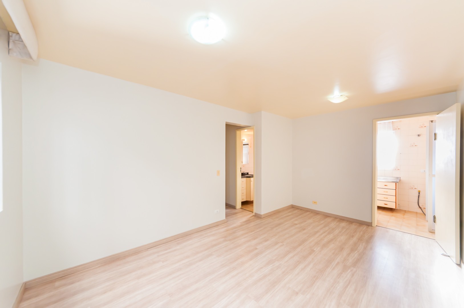 Apartamento para locacao no Agua Verde em Curitiba com 83,21m² por R$ 2.187,50