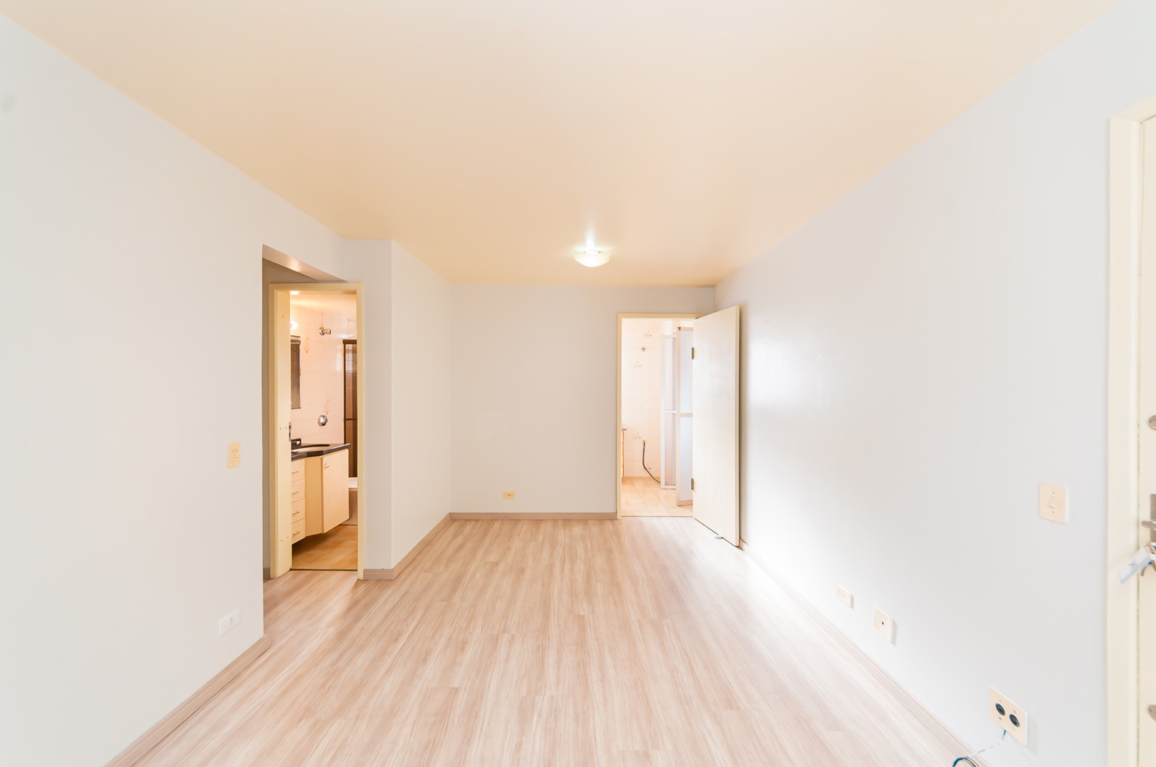 Apartamento para locacao no Agua Verde em Curitiba com 83,21m² por R$ 2.187,50