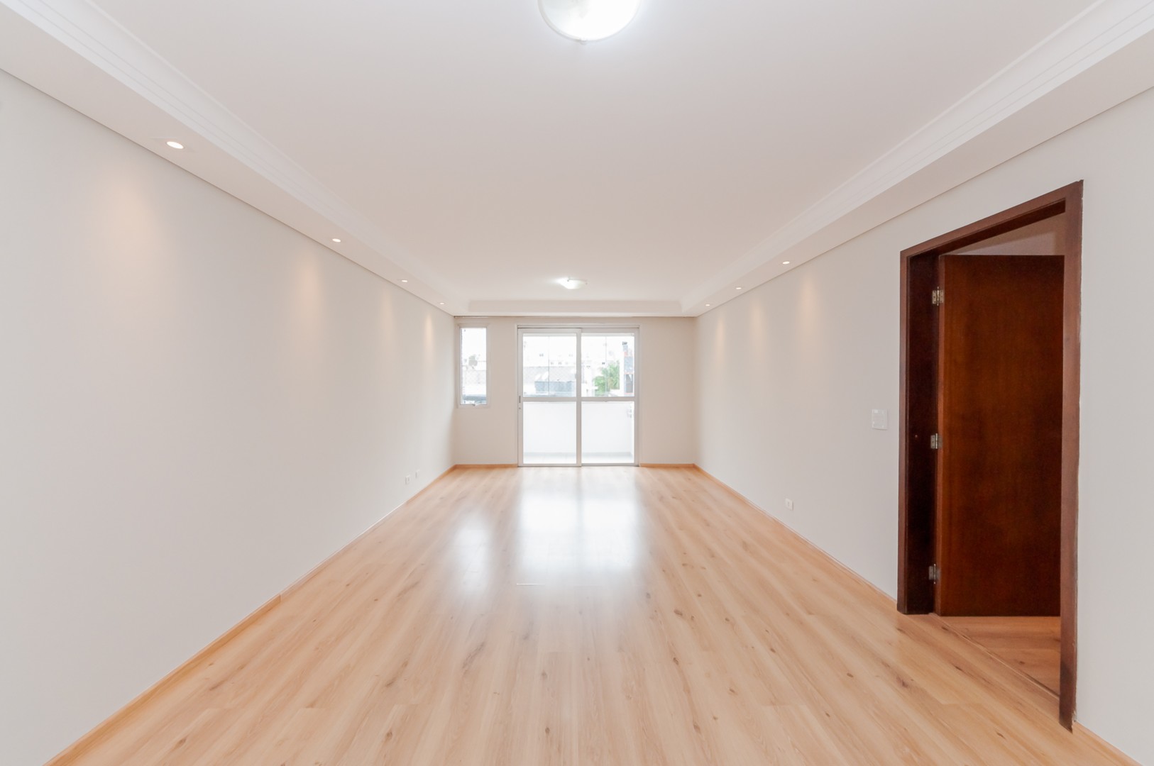 Apartamento para locacao no Juveve em Curitiba com 166,25m² por R$ 3.750,00