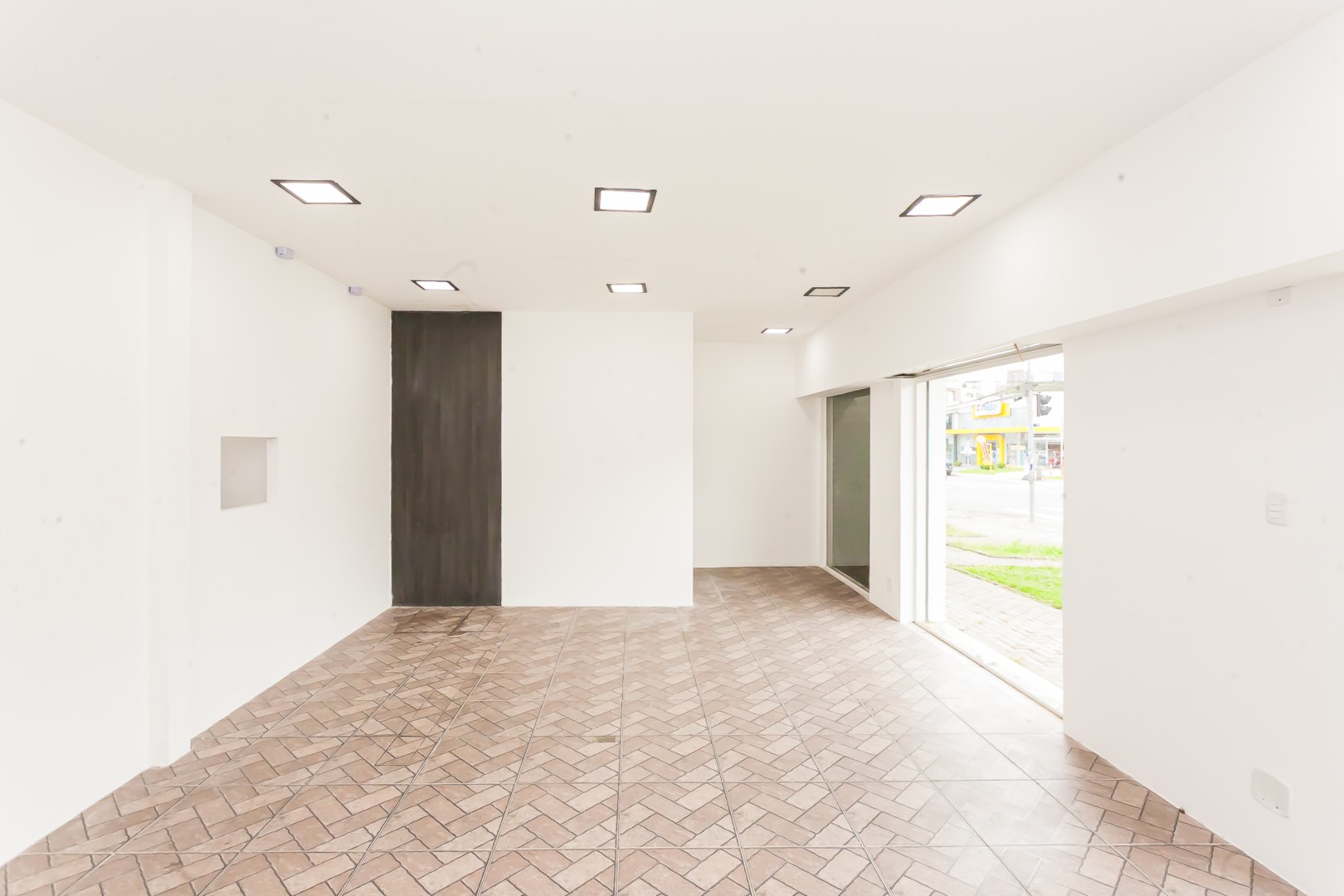 Loja para locacao no Juveve em Curitiba com 70m² por R$ 8.250,00
