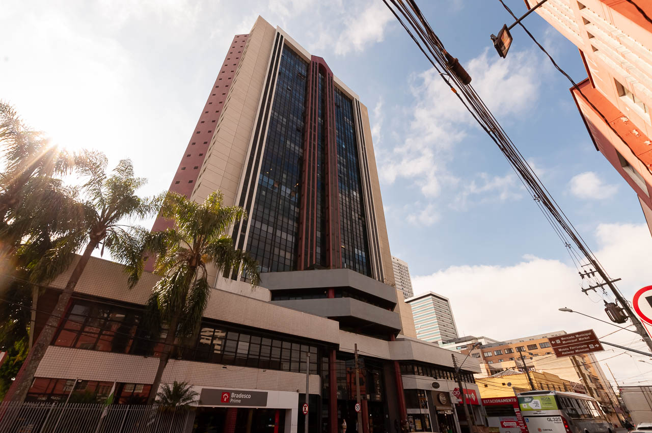 Conjunto Comercial para locacao no Centro em Curitiba com 48,3m² por R$ 875,00