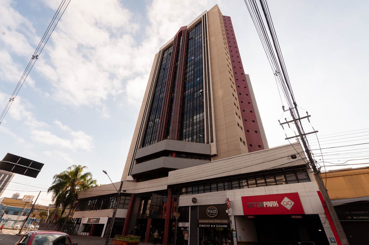 Conjunto Comercial para locacao no Centro em Curitiba com 48,3m² por R$ 750,00