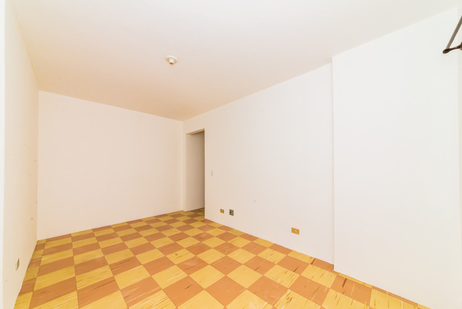 Apartamento para locacao no Centro em Curitiba com 56,5m² por R$ 1.875,00