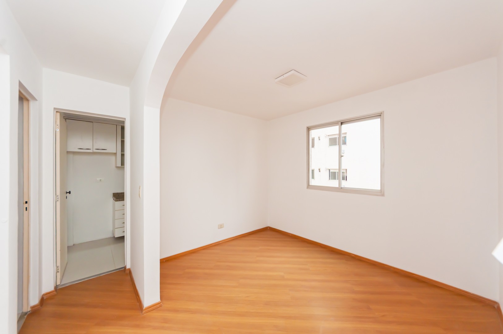 Apartamento para locacao no Batel em Curitiba com 53,9m² por R$ 2.375,00