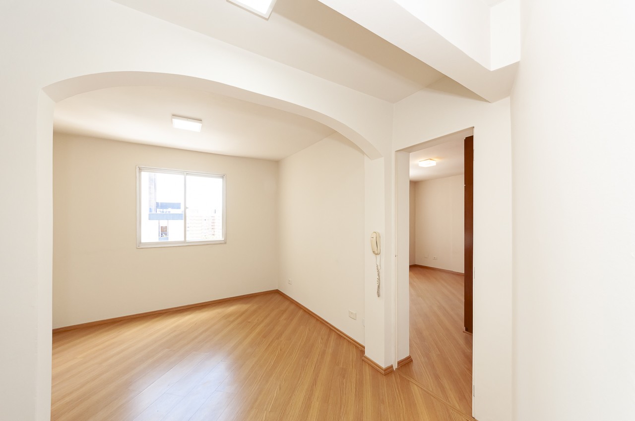Apartamento para locacao no Batel em Curitiba com 53,9m² por R$ 2.375,00