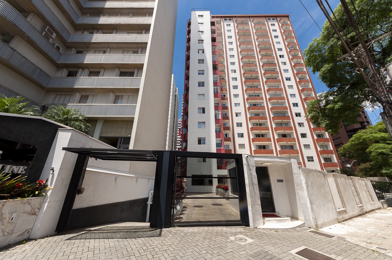 Apartamento para locacao no Batel em Curitiba com 53,9m² por R$ 2.375,00