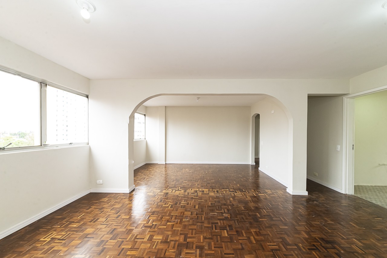 Apartamento para locacao no Centro em Curitiba com 137,87m² por R$ 3.375,00