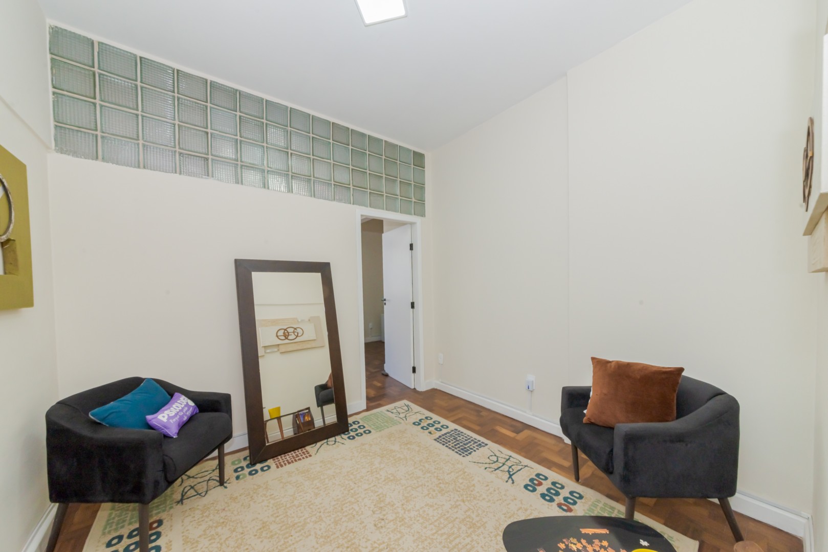 Conjunto Comercial para locacao no Centro em Curitiba com 0m² por R$ 2.000,00