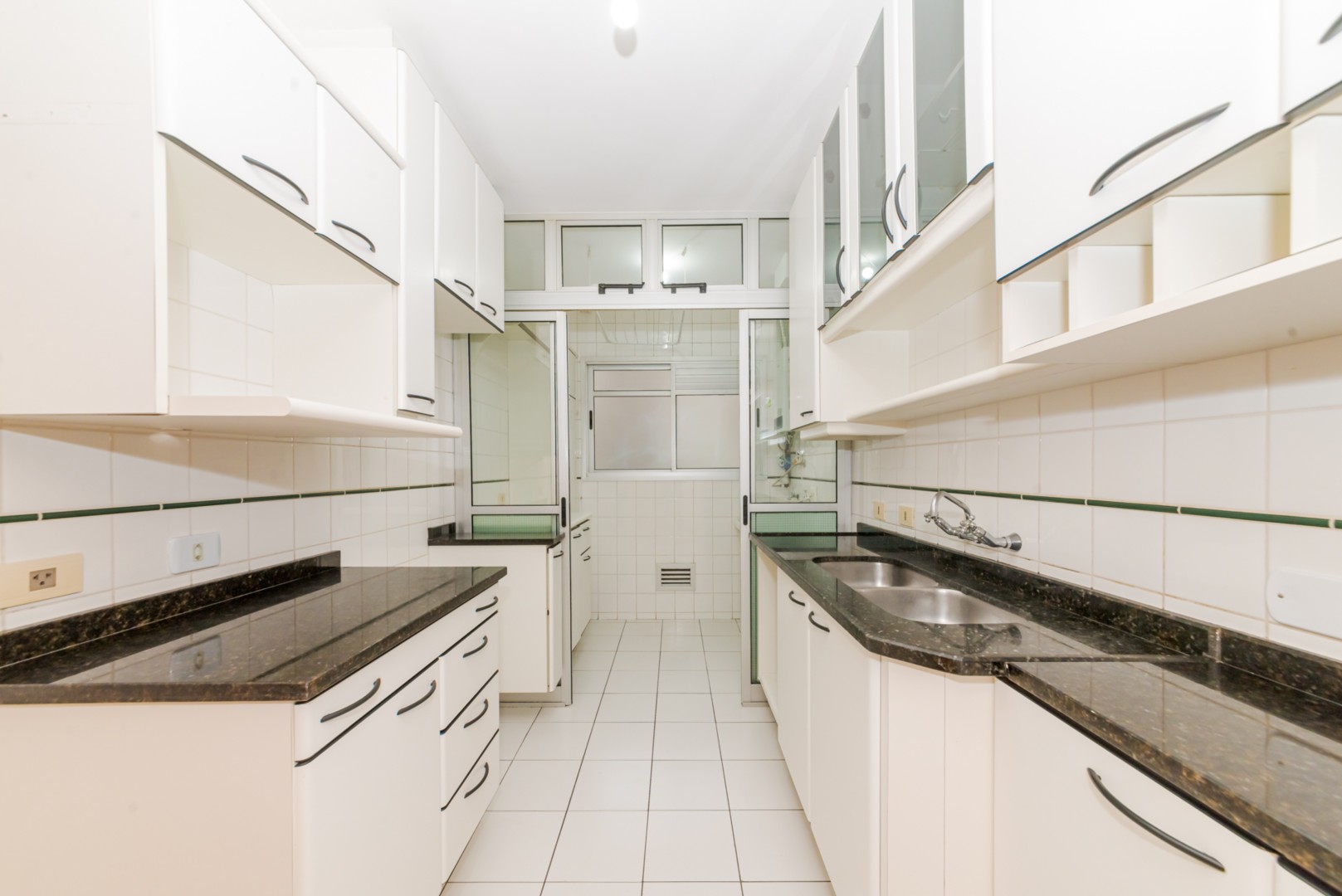 Apartamento para locacao no Cabral em Curitiba com 91m² por R$ 3.750,00