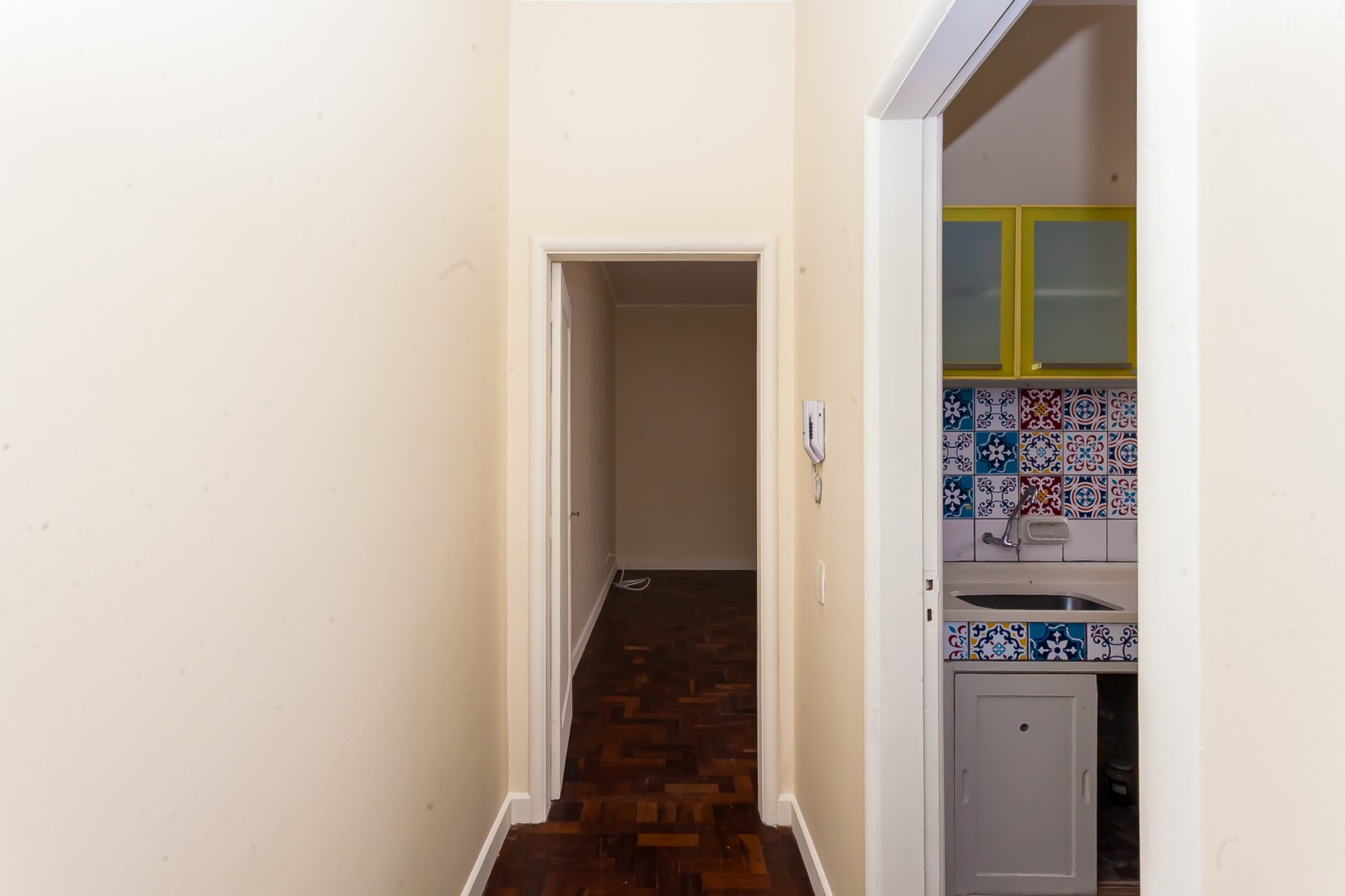 Apartamento para locacao no Centro em Curitiba com 66,1m² por R$ 2.250,00