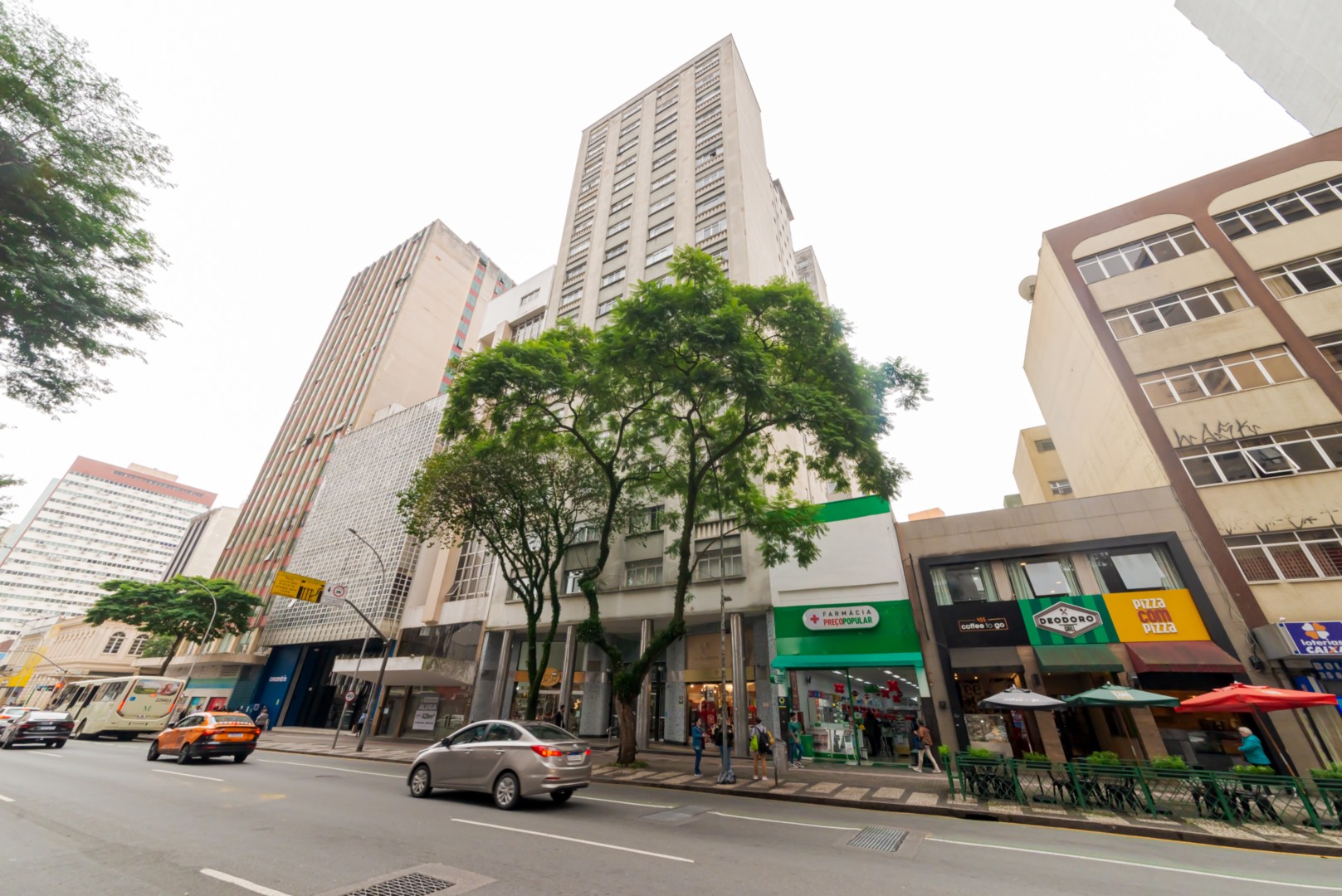 Apartamento para locacao no Centro em Curitiba com 115m² por R$ 3.500,00