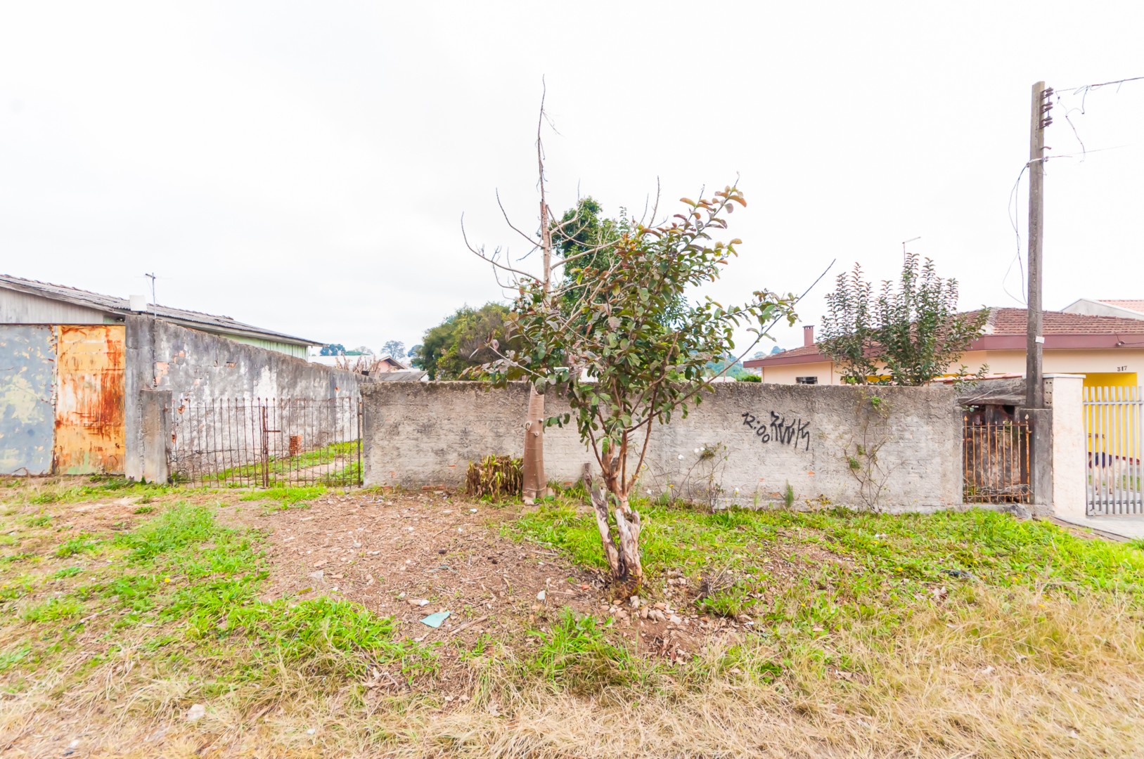 Terreno para venda no Pinheirinho em Curitiba com 465m² por R$ 550.000,00