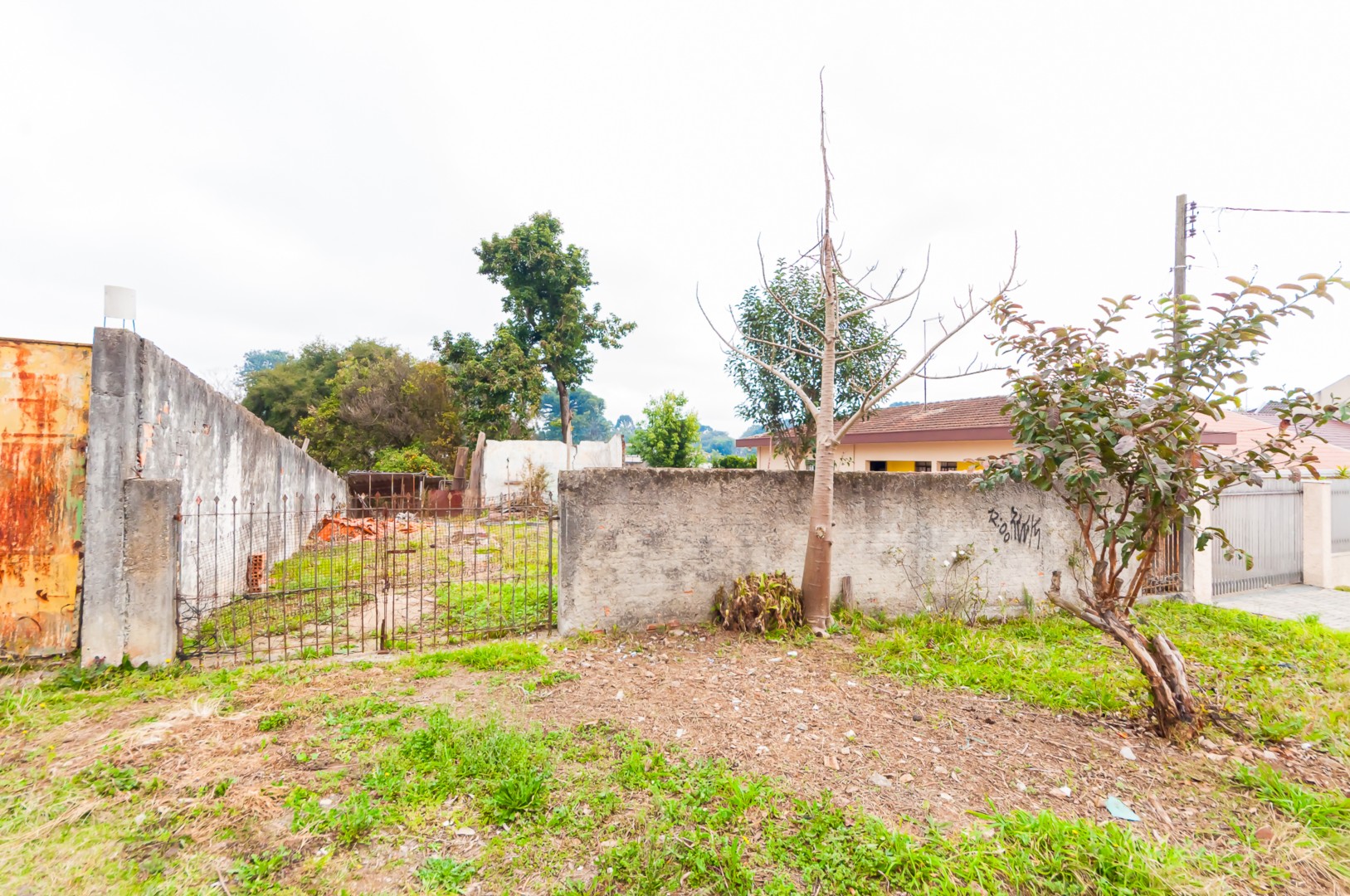 Terreno para venda no Pinheirinho em Curitiba com 465m² por R$ 550.000,00