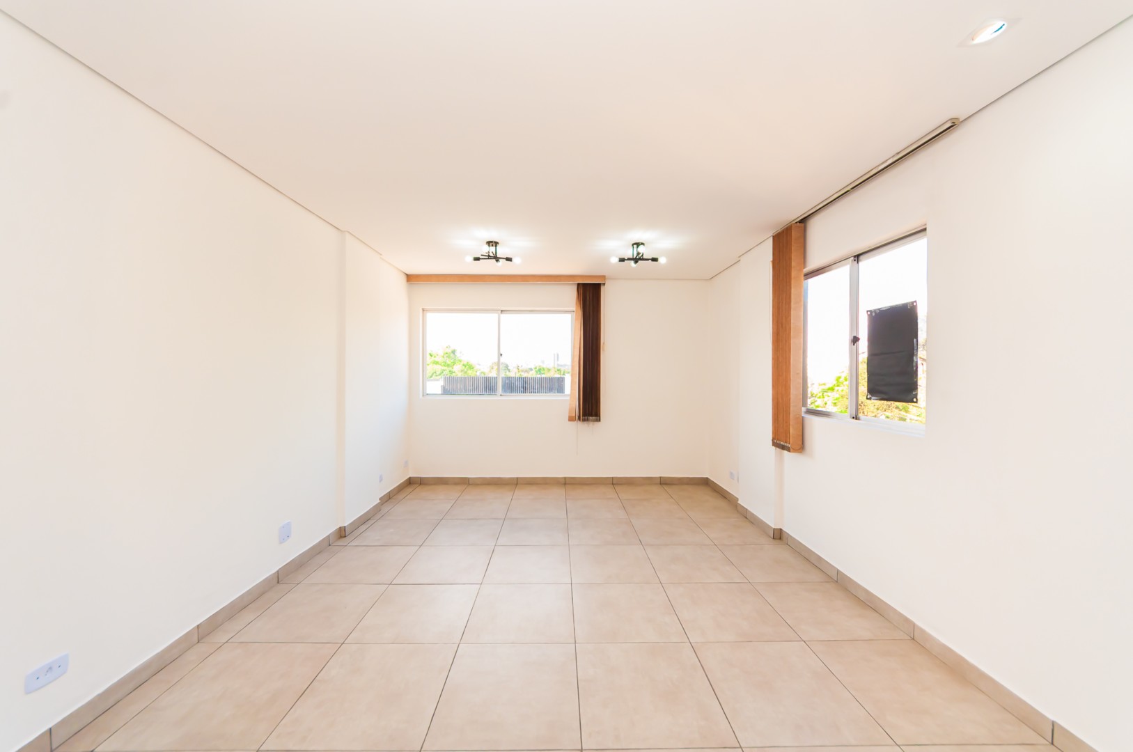 Sala/Conjunto Comercial à venda em Hugo Lange, Curitiba — Portal Chave Fácil