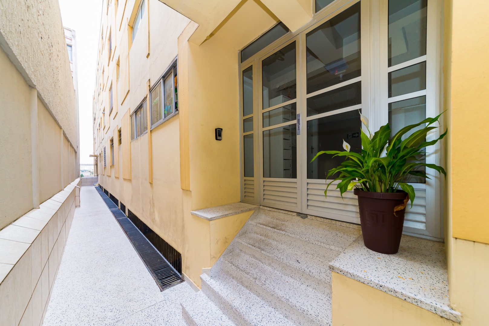 Apartamento para venda no Sao Francisco em Curitiba com 73m² por R$ 350.000,00