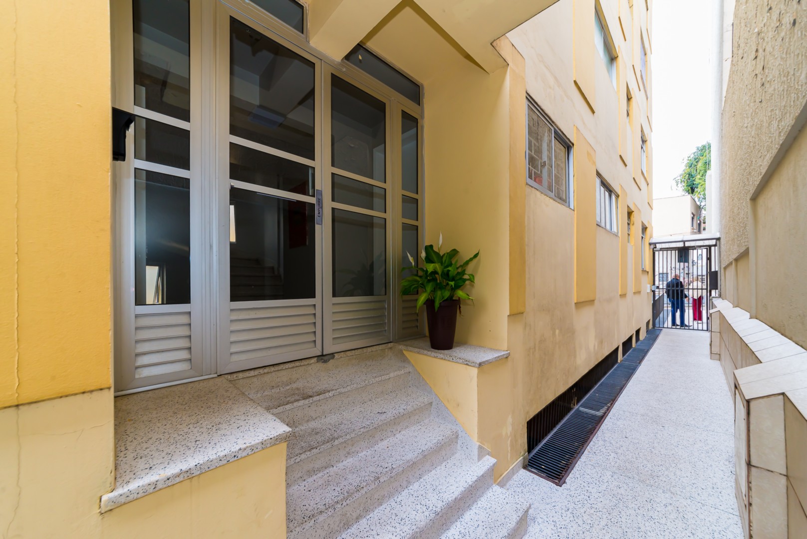 Apartamento para venda no Sao Francisco em Curitiba com 73m² por R$ 350.000,00