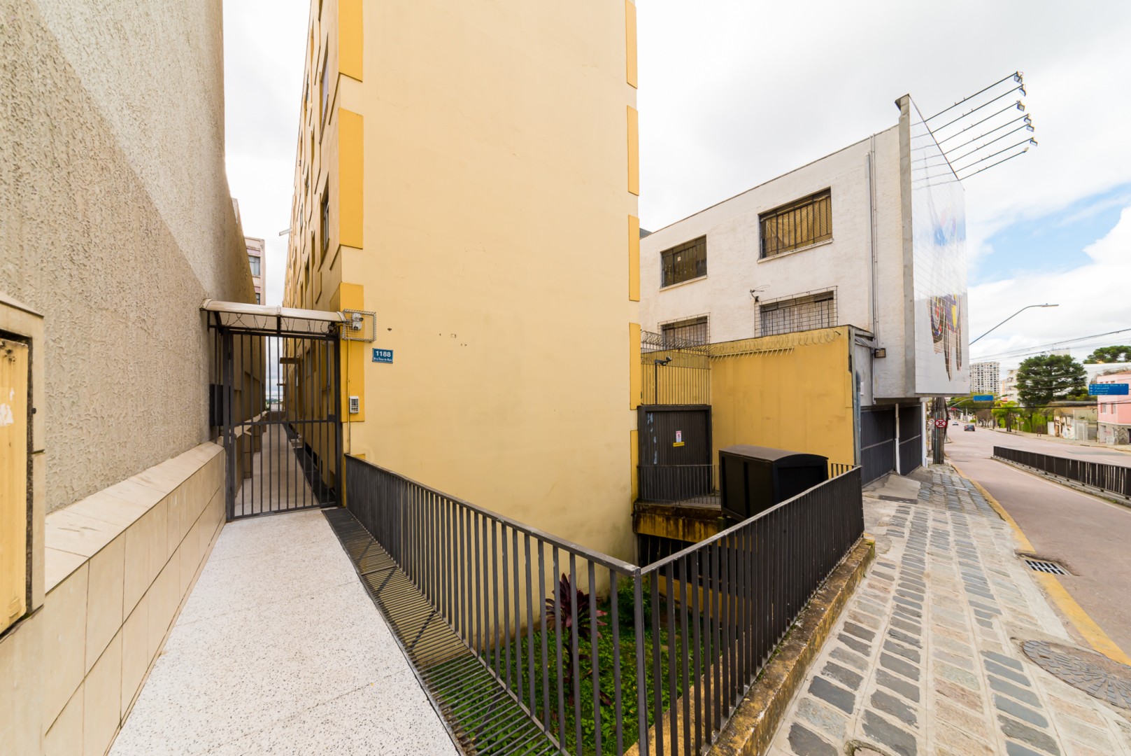 Apartamento para venda no Sao Francisco em Curitiba com 73m² por R$ 350.000,00