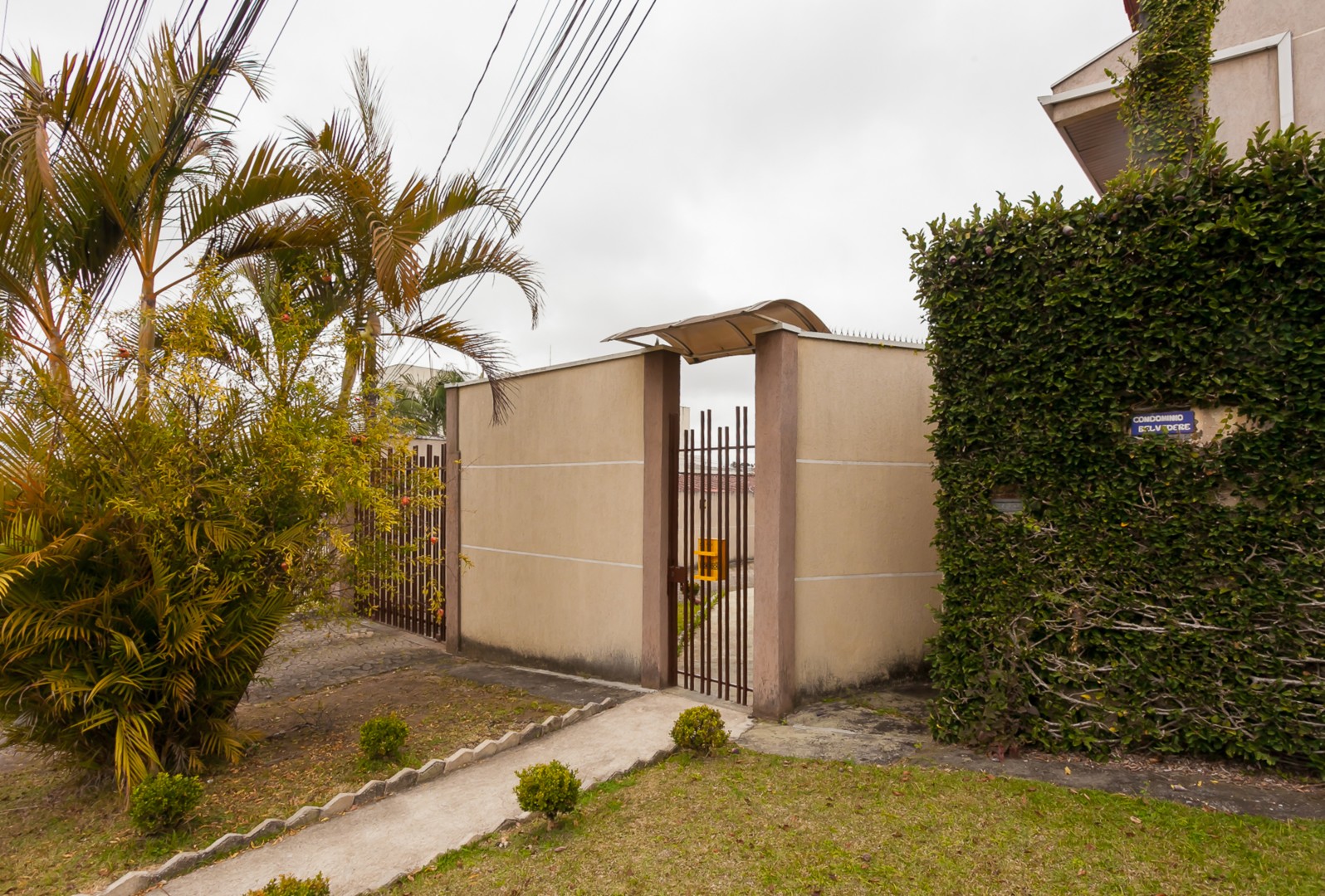 Sobrado para venda no Cajuru em Curitiba com 117m² por R$ 500.000,00