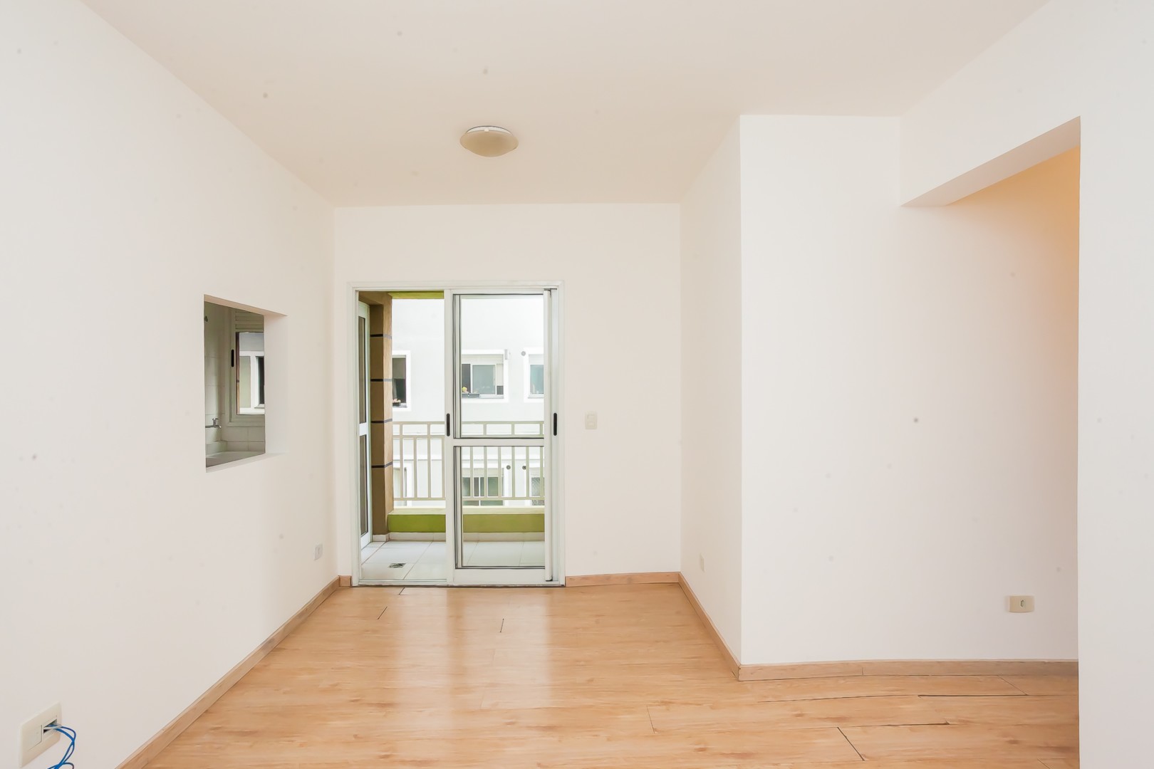 Apartamento para locacao no Santa Candida em Curitiba com 70m² por R$ 2.500,00