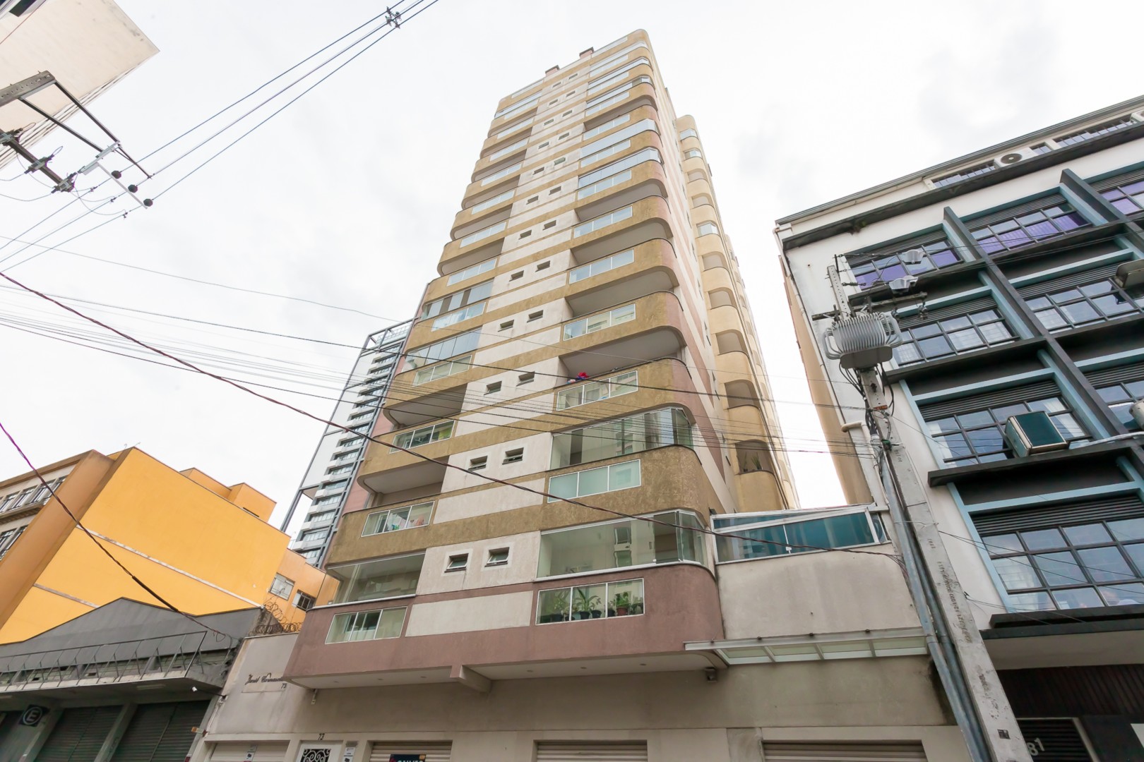 Apartamento para locacao no Centro em Curitiba com 46,13m² por R$ 2.375,00