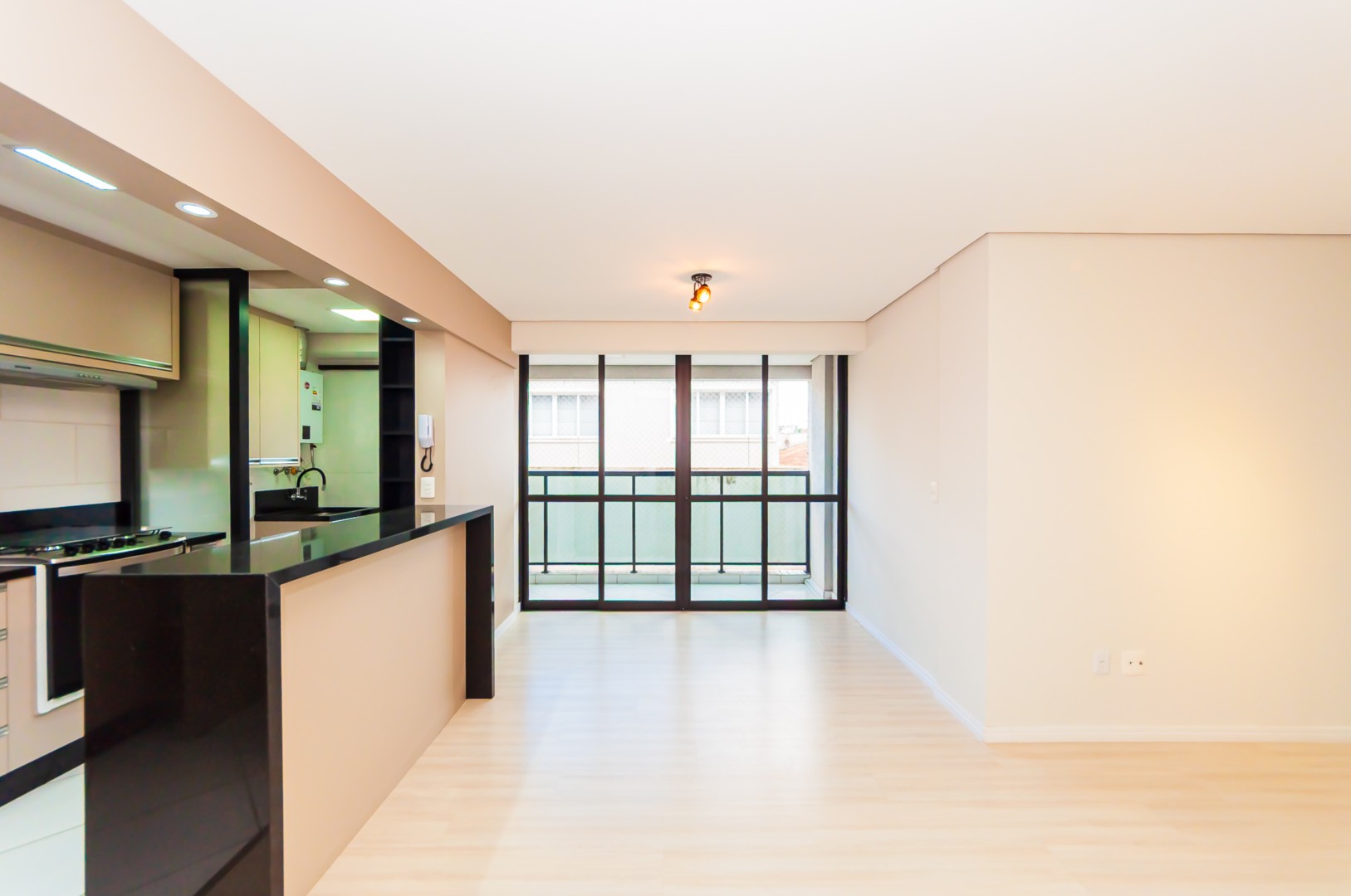 Apartamento para locacao no Guabirotuba em Curitiba com 70,22m² por R$ 3.500,00