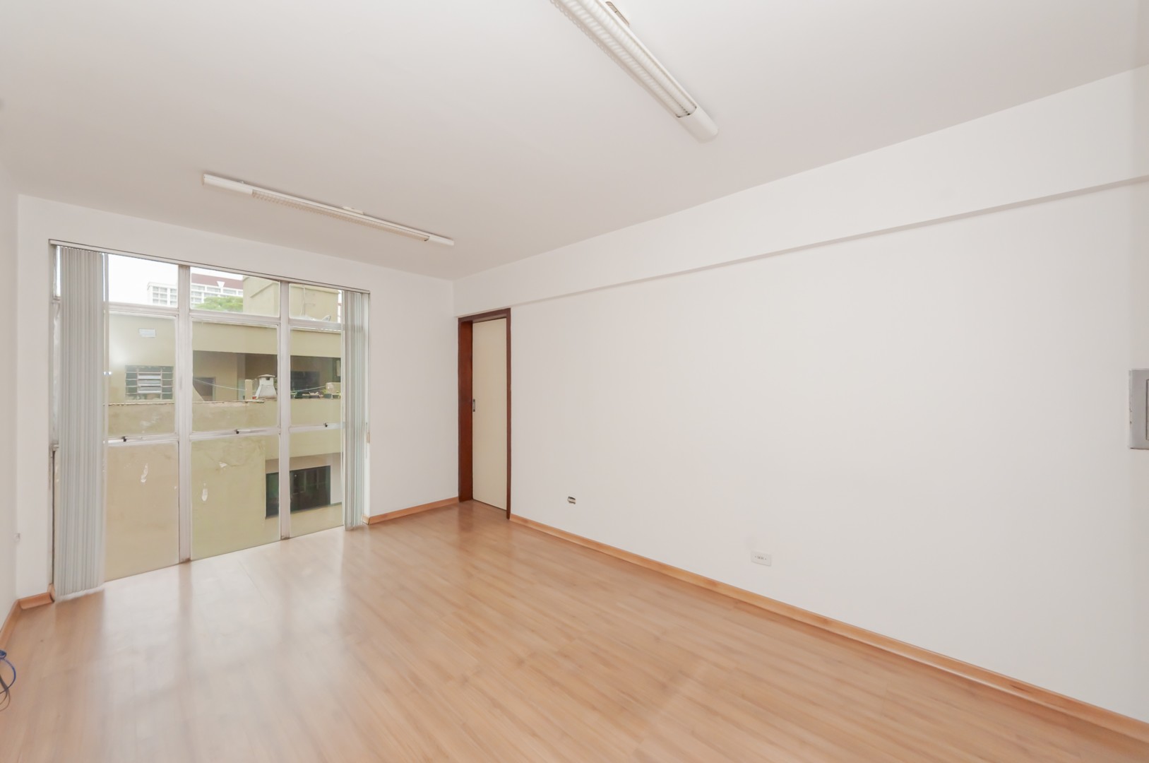 Conjunto Comercial para venda no Centro em Curitiba com 20,41m² por R$ 70.000,00