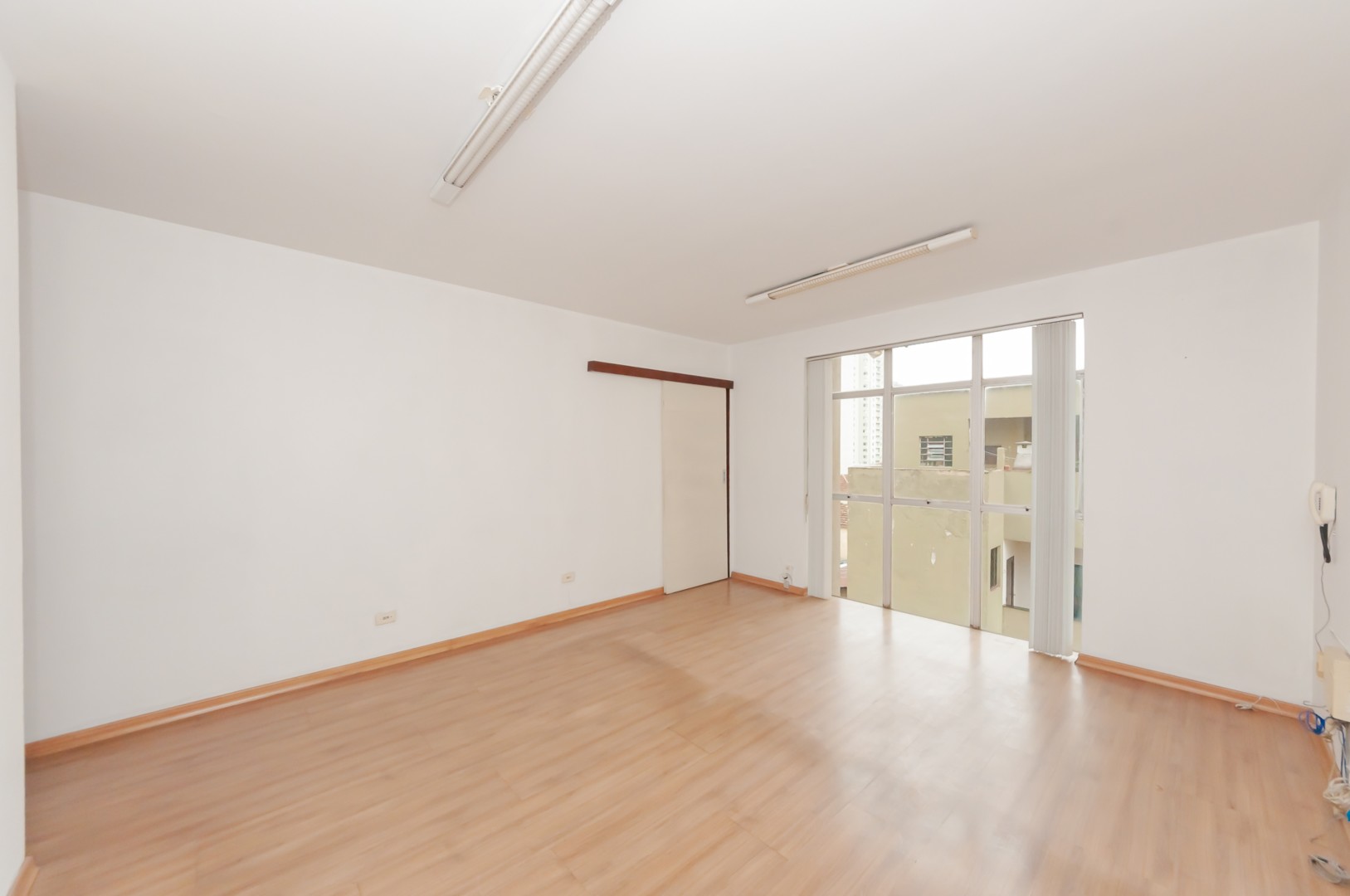 Conjunto Comercial para venda no Centro em Curitiba com 24,66m² por R$ 75.000,00