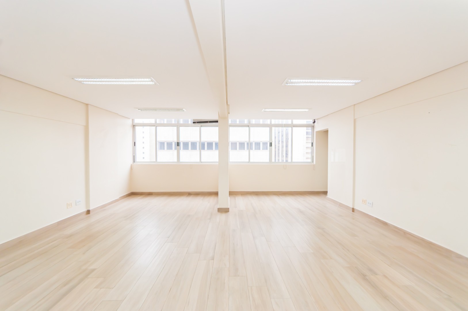 Sala/Conjunto Comercial para alugar em Centro, Curitiba — Portal Chave Fácil