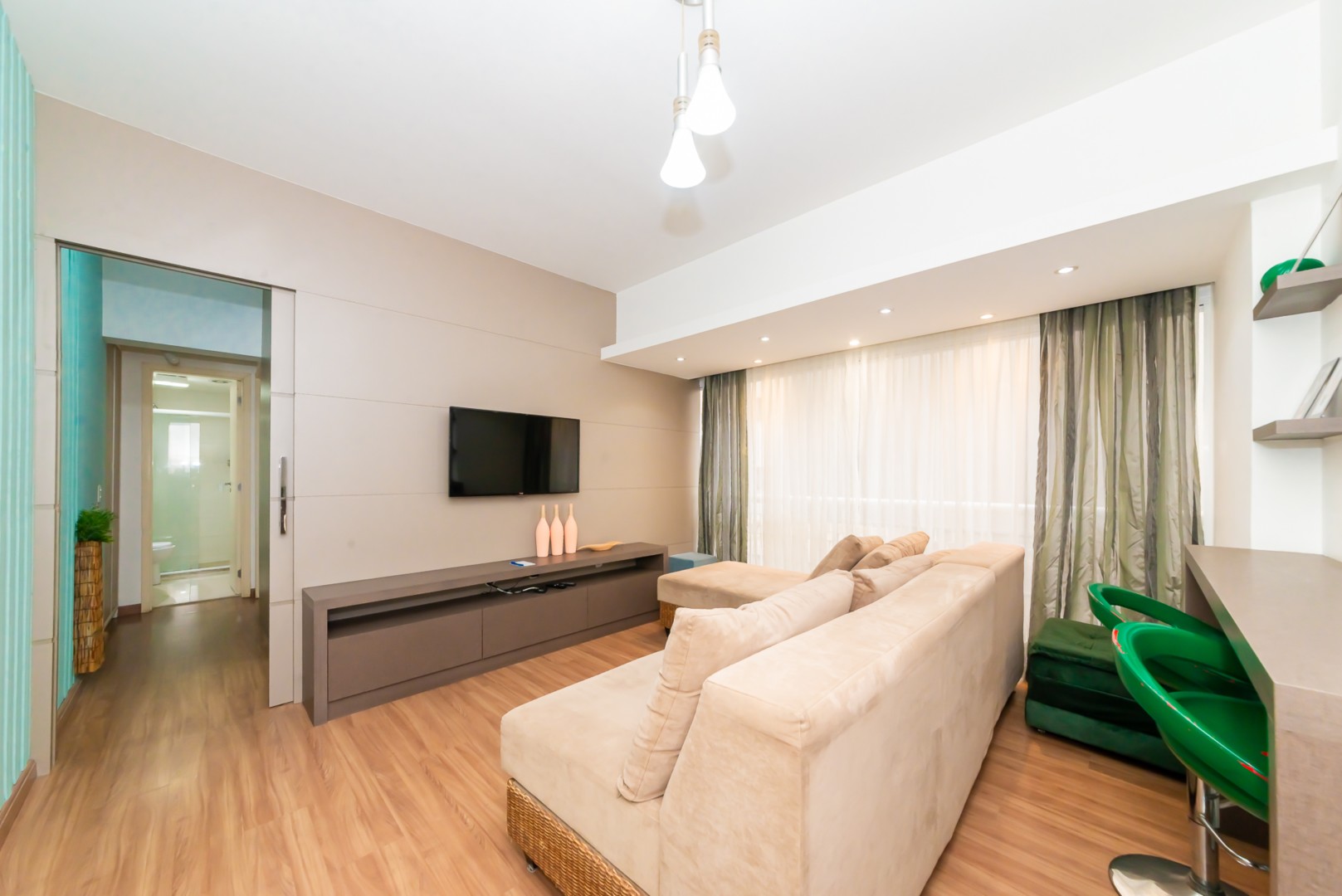 Apartamento para locacao no Centro em Curitiba com 95,29m² por R$ 4.125,00