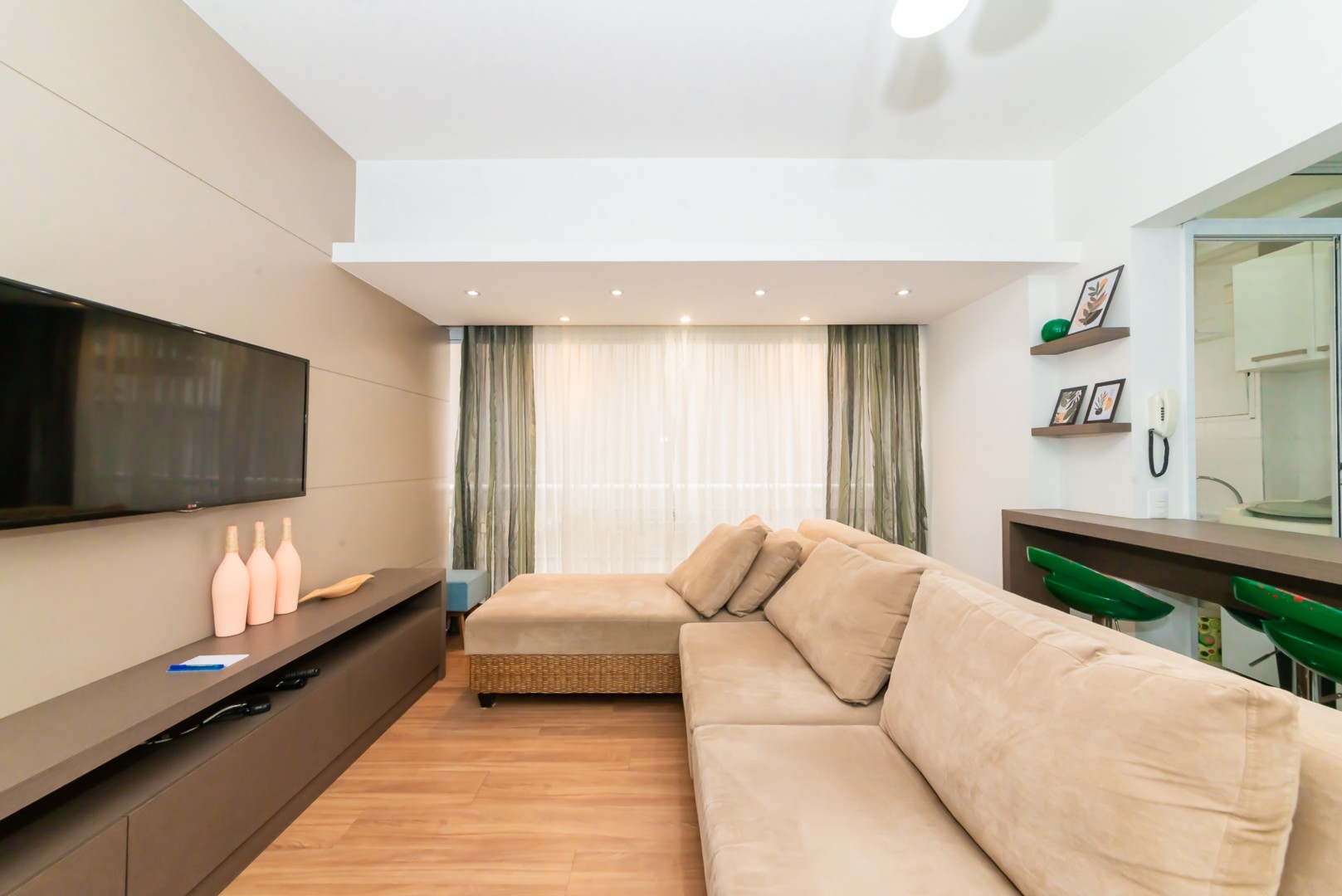 Apartamento para locacao no Centro em Curitiba com 95,29m² por R$ 4.125,00