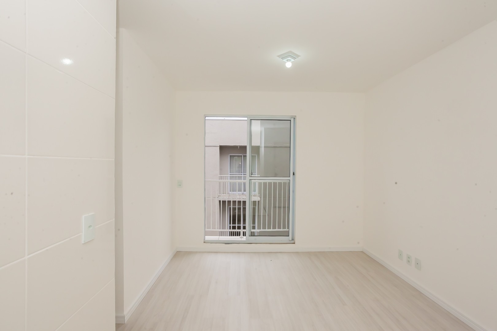 Apartamento para locacao no Lamenha Grande em Almirante Tamandare com 48,56m² por R$ 2.125,00
